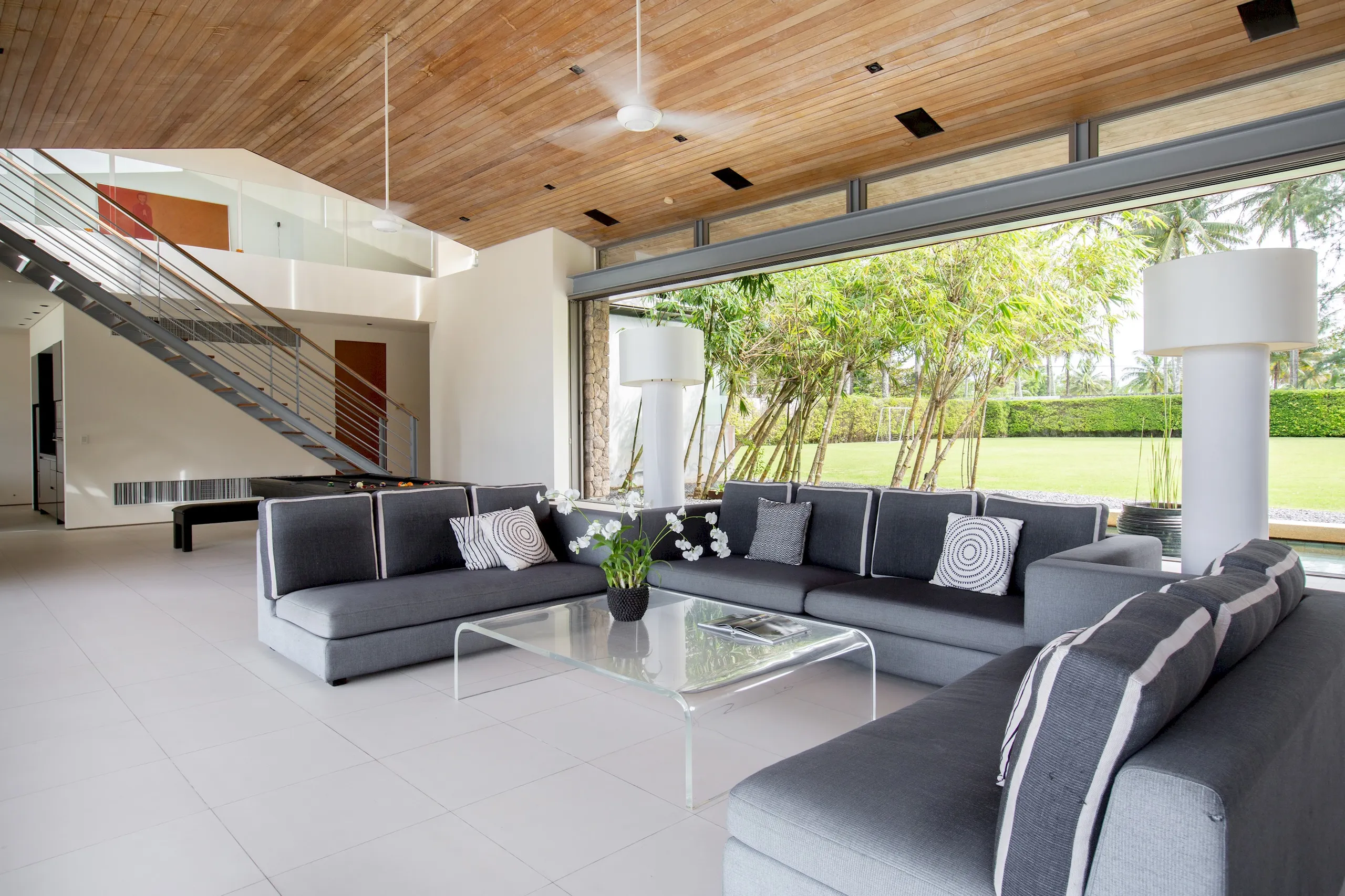 Sensational 6 BR Seaview Villa with Infinity Pool — photograph 4