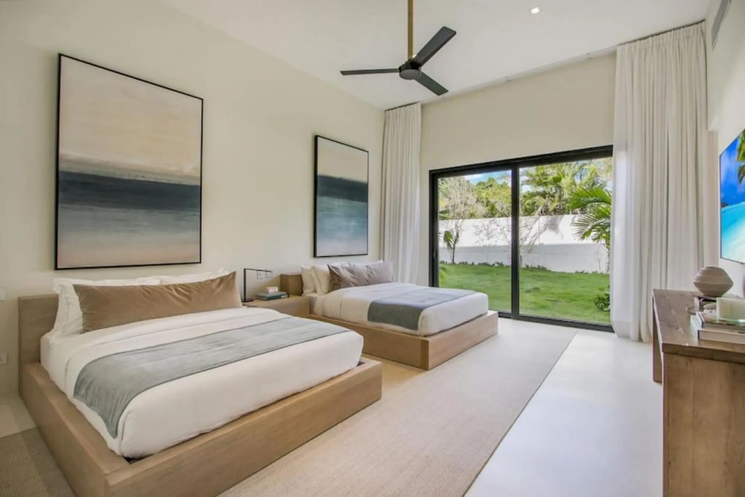Breathtaking Beachfront Two-Story Villa with Infinity Pool in Casa de Campo — photograph 12