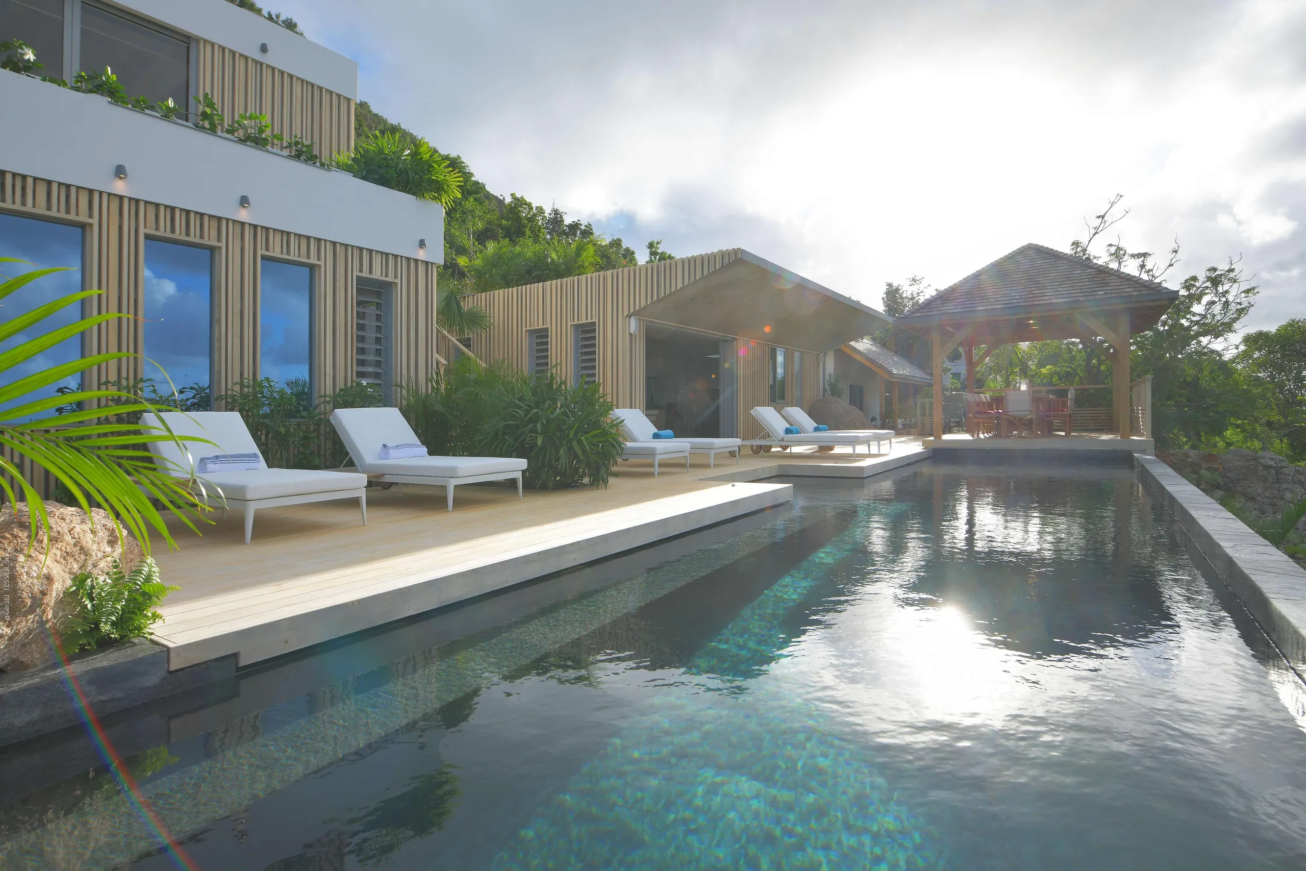 Calming Modern Styled Villa with Heated Pool, Jacuzzi and Stunning View of the Caribbean Sea — photograph 3
