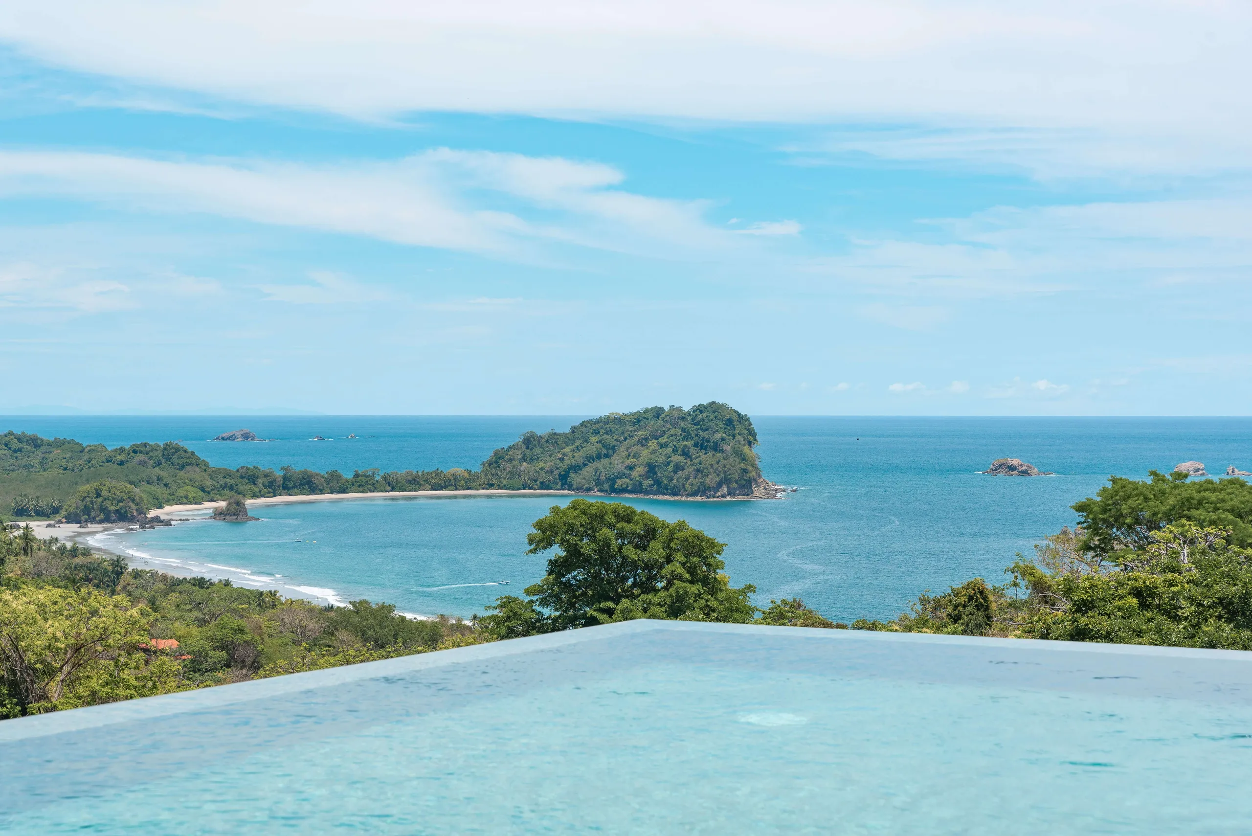 Enchanting Luxury Villa with Private Infinity Edge Pool and Pacific Ocean View — photograph 7