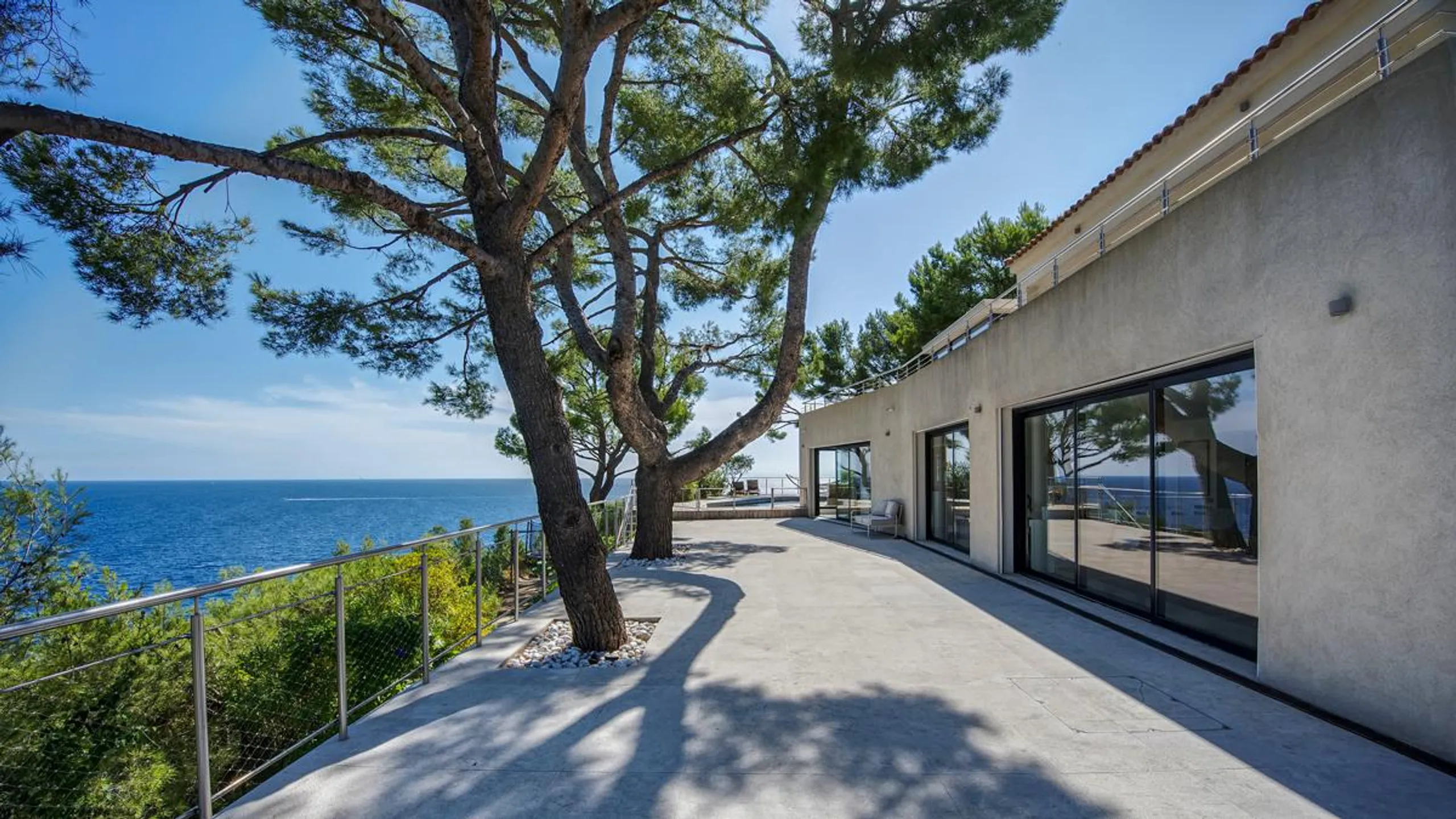 Ornate Contemporary Villa with Private Pool and Sea Views — photograph 10
