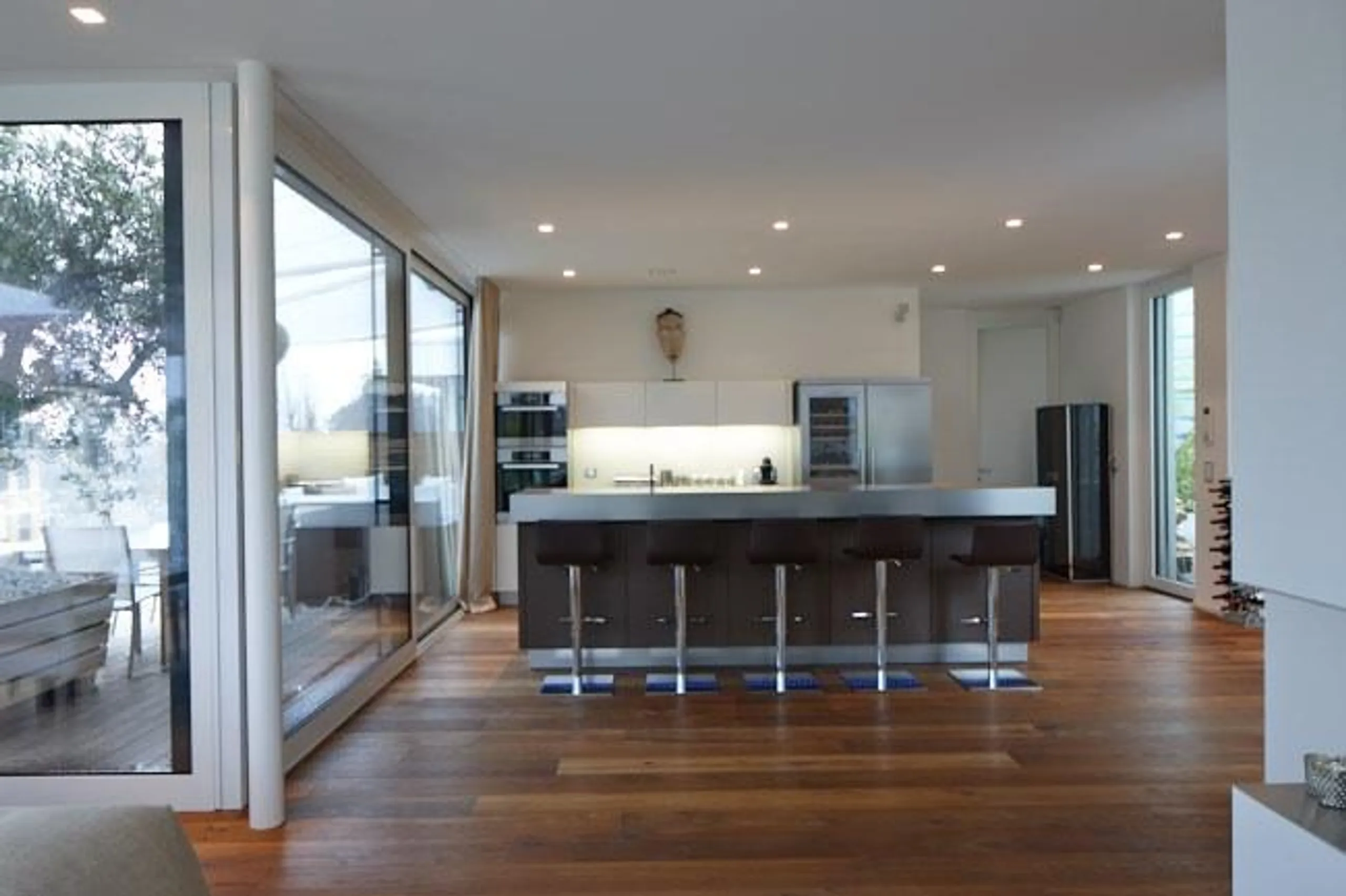 Relaxing Luxurious Penthouse with Stunning and Panoramic View of Lake Zurich and the Alps — photograph 12