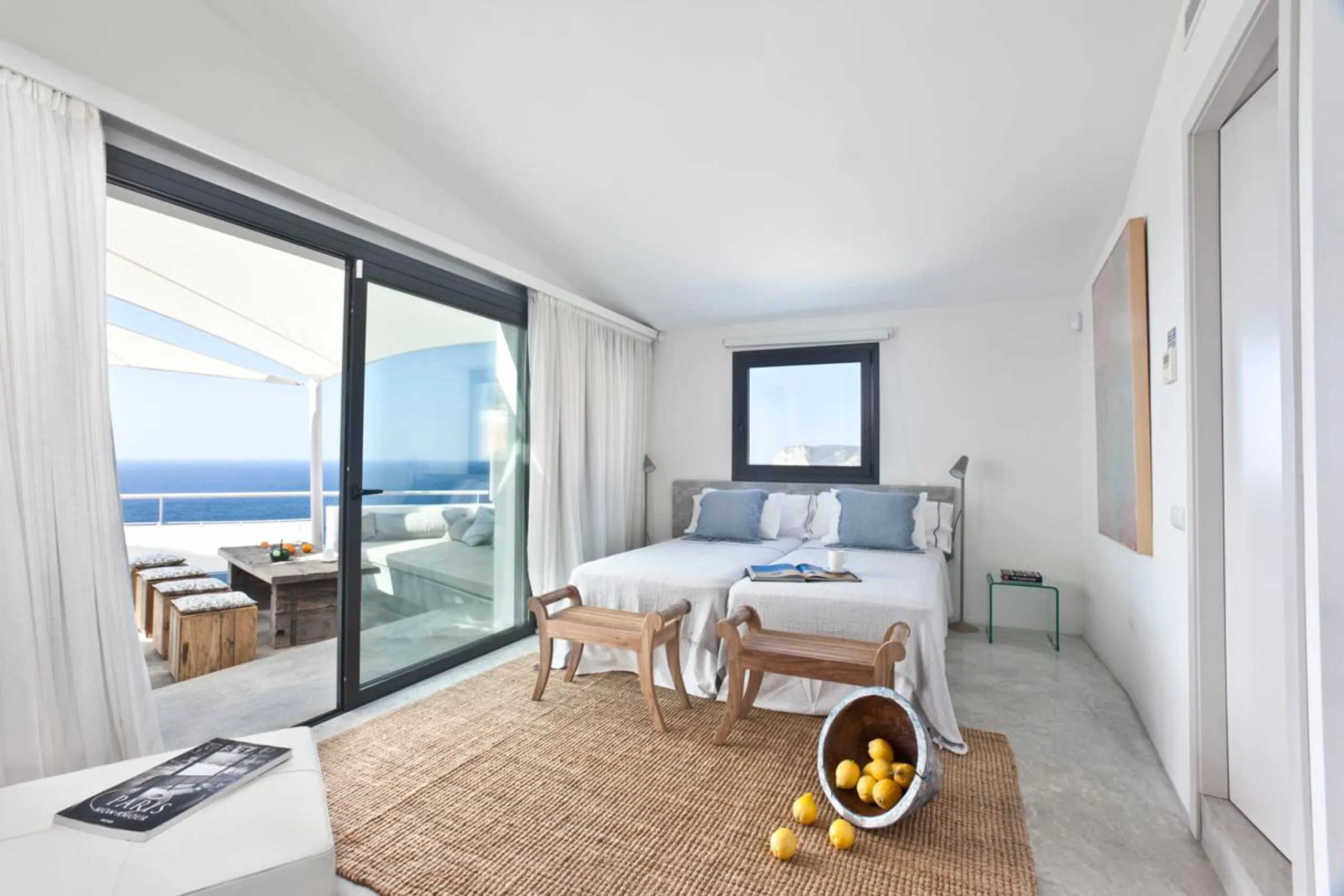 Ornate Contemporary Villa with Private Pool and Blue Sea Views — photograph 12