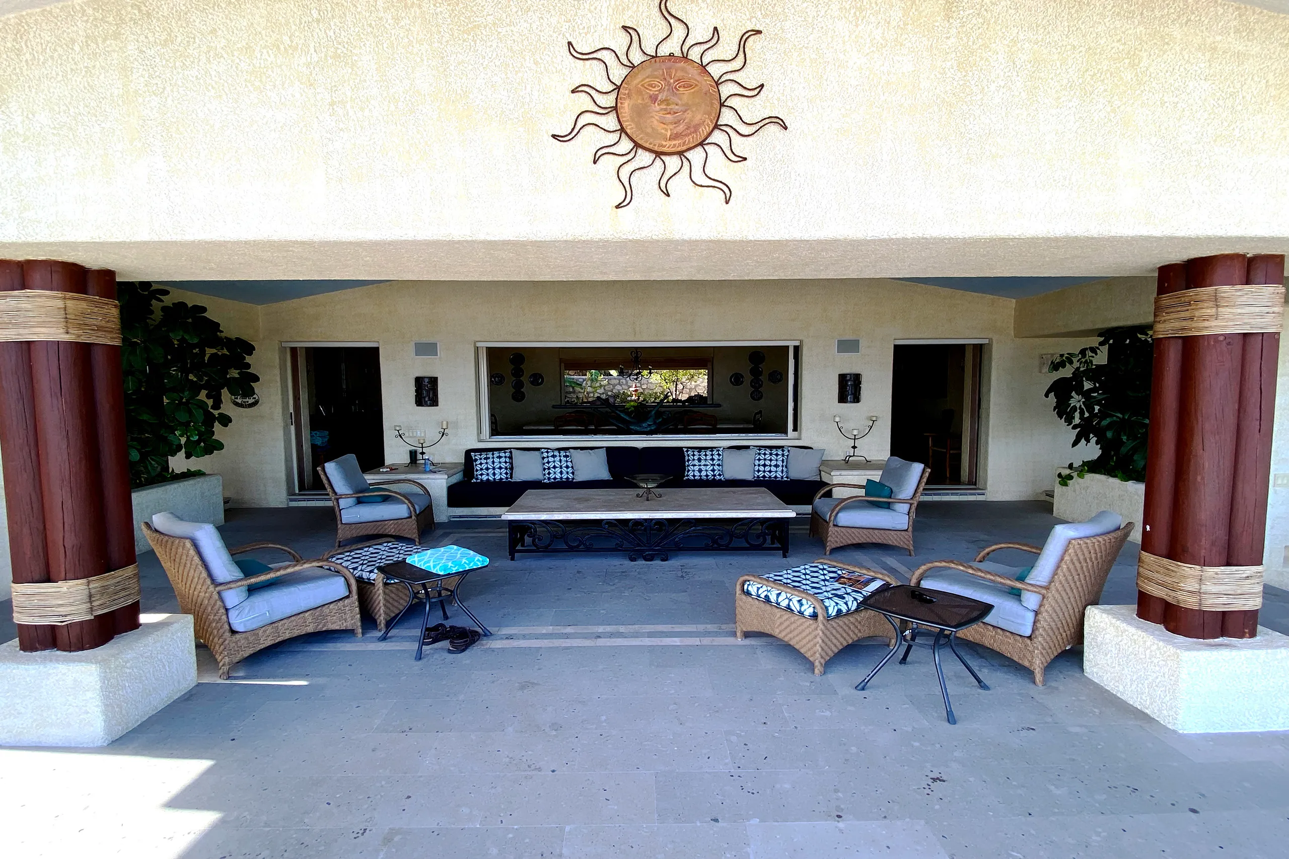 Costa Brava Resort Beachfront Luxury Villa with Infinity Pool and Ocean Views — photograph 11