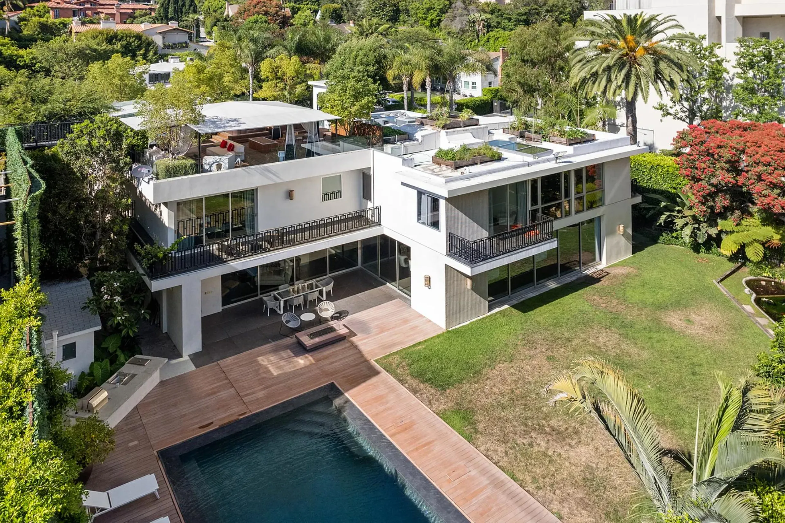 Stunning West Hollywood Royale Estate With Private Pool — photograph 7
