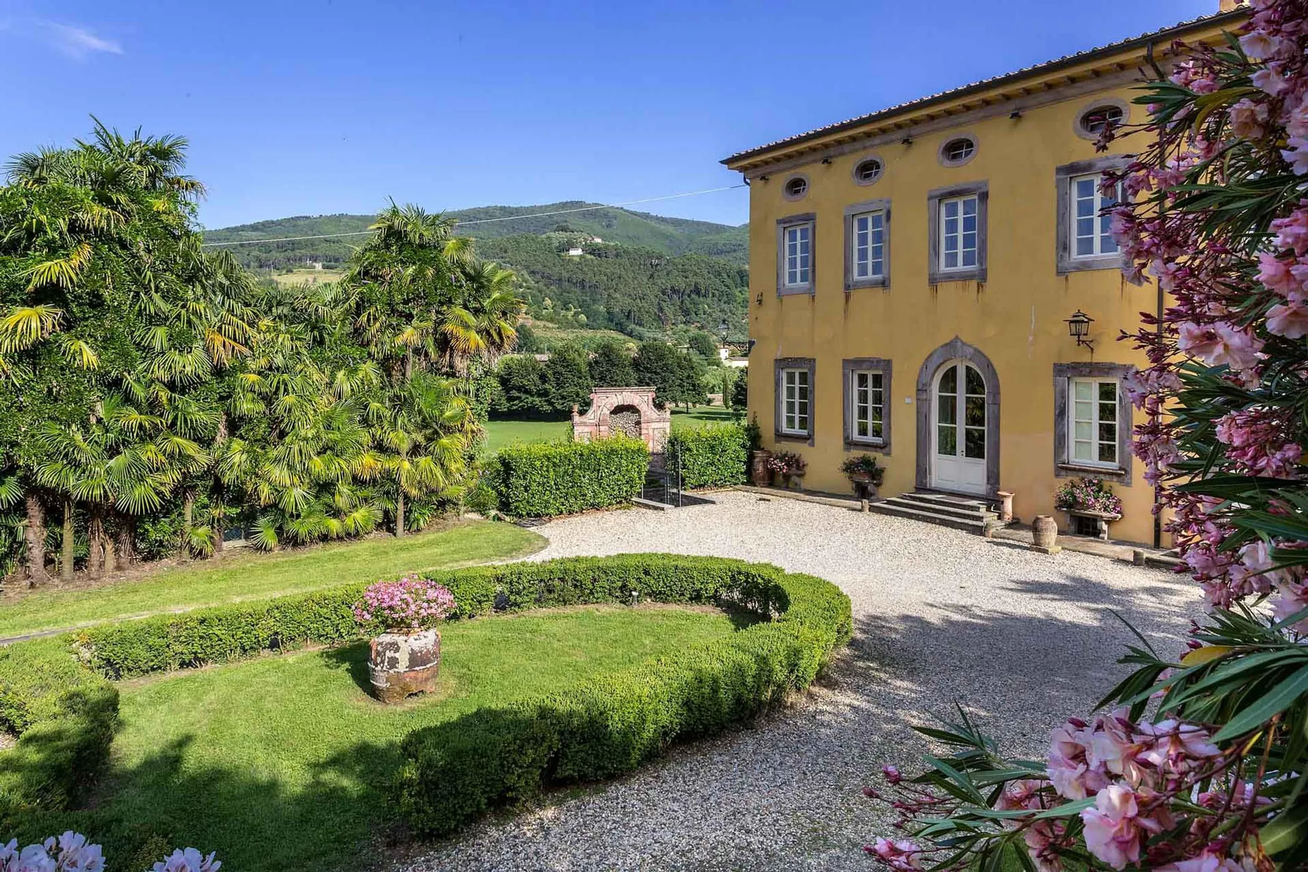 Elegant Hillside Villa With Panoramic Views, Capannori