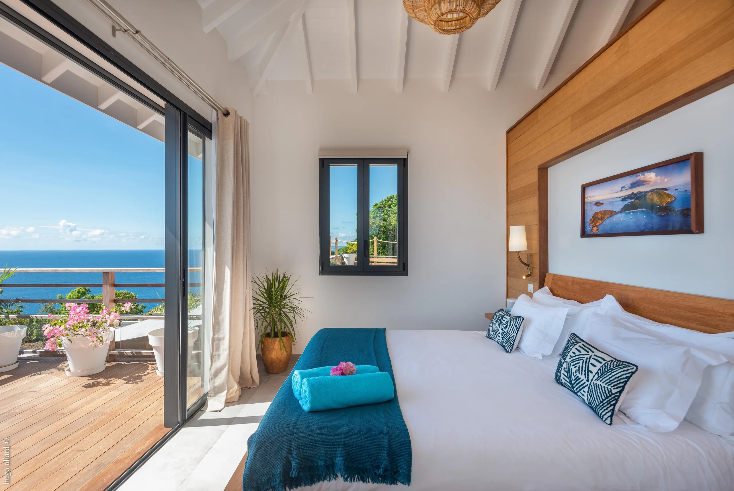 Exquisite Oceanside Villa with Private Pool and Sweeping Sea Views — photograph 7