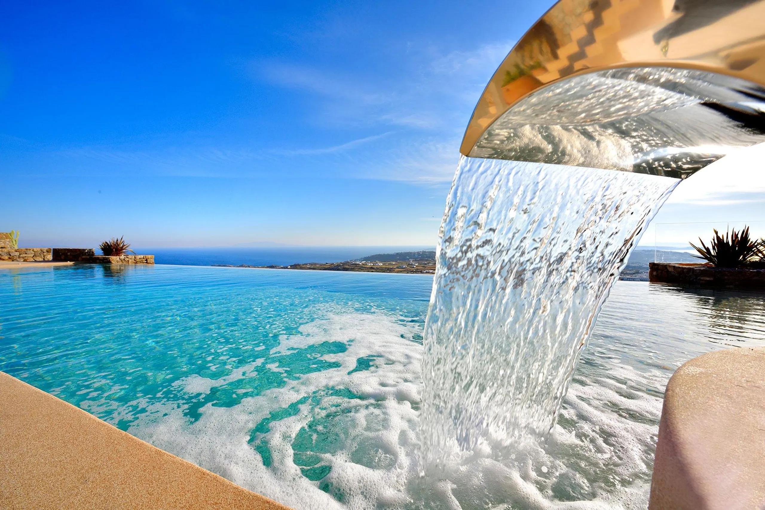 Majestic Oceanview Villa in Mykonos with Waterfalling Pool — photograph 3