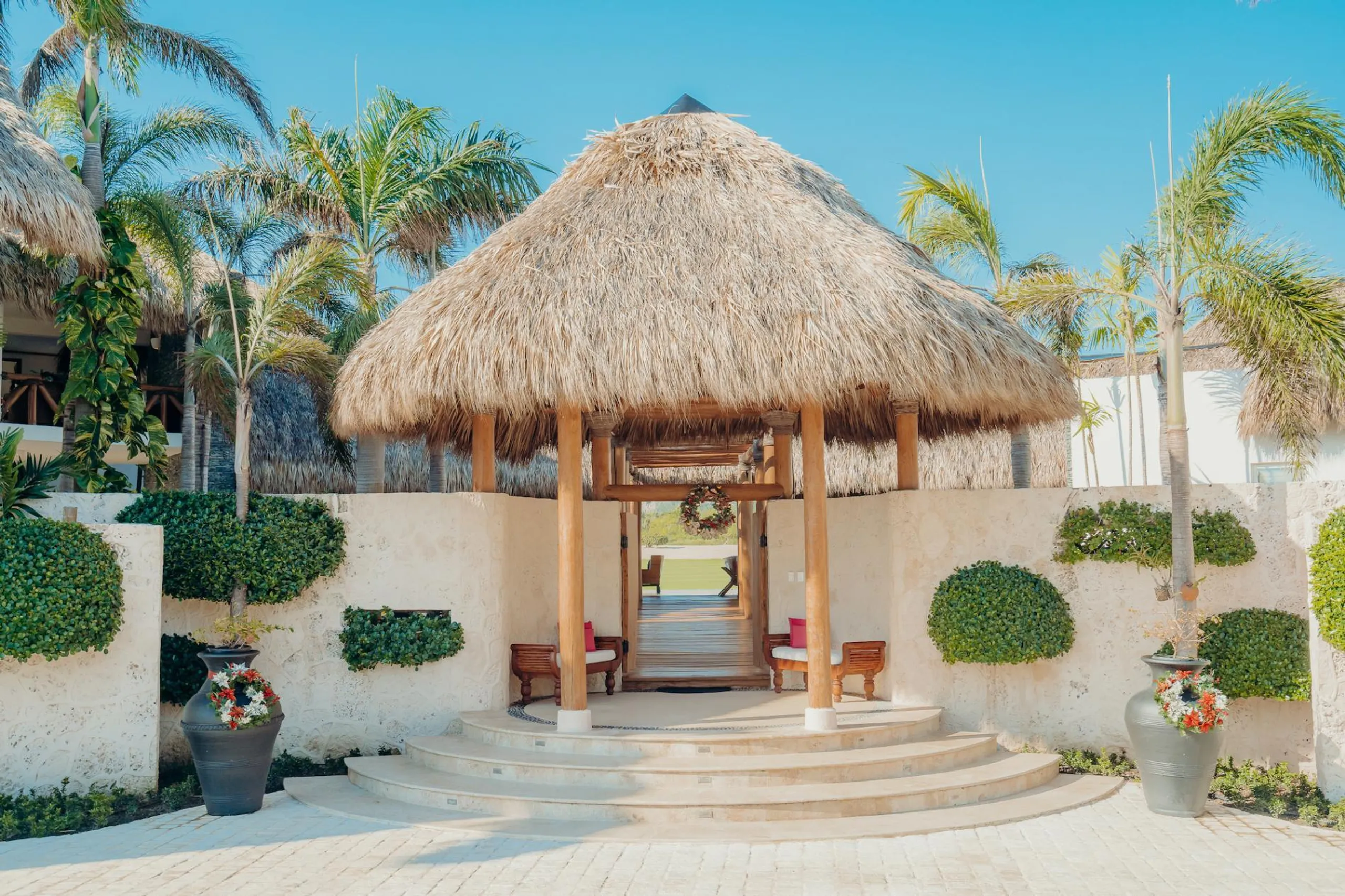 Radiant Punta Cana Estate with Unique Private Pool, Jacuzzi, and Panoramic Views — photograph 11