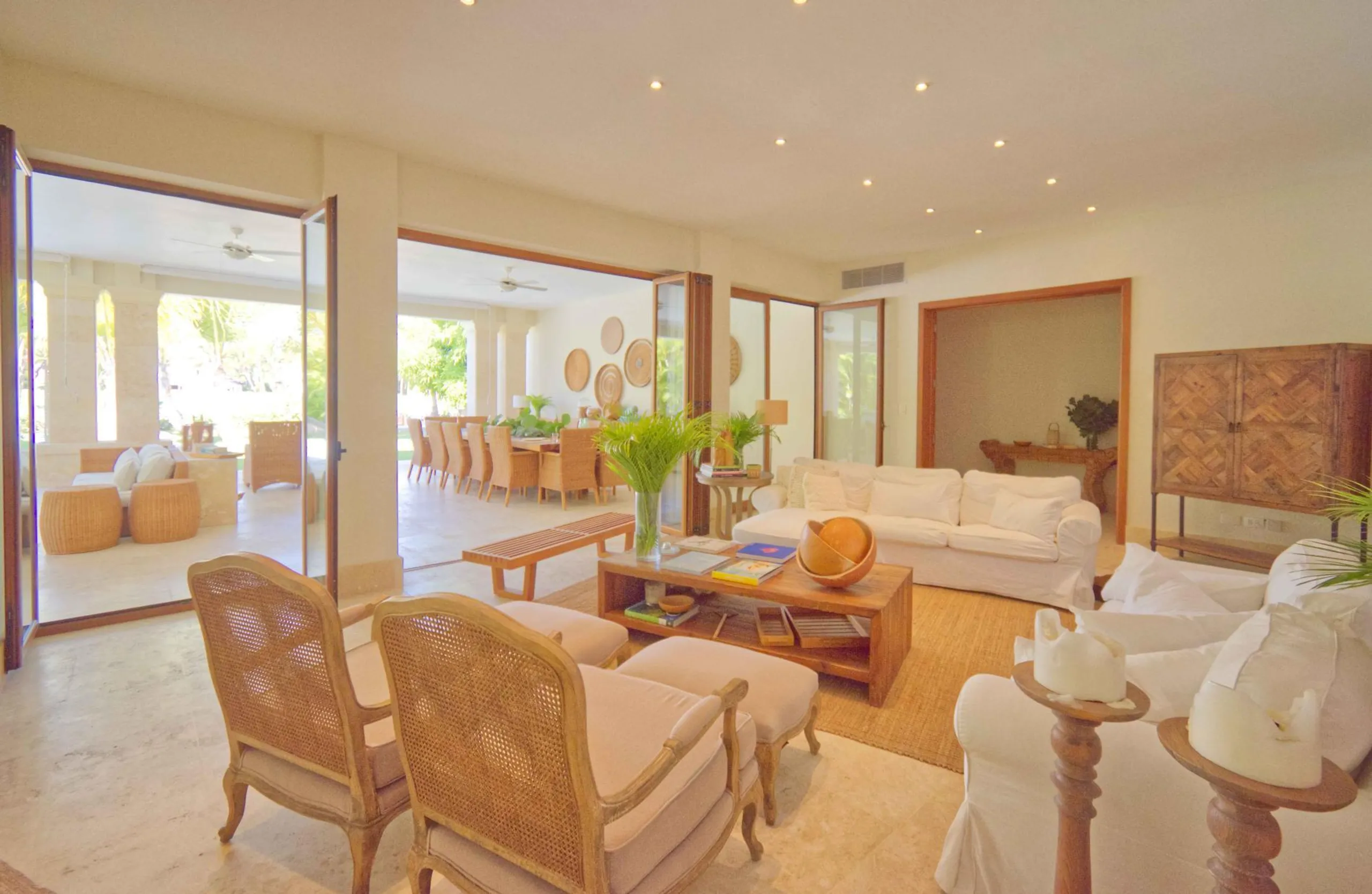 Light Filled 5BDR Villa with Private Pool, and Golf Views — photograph 8