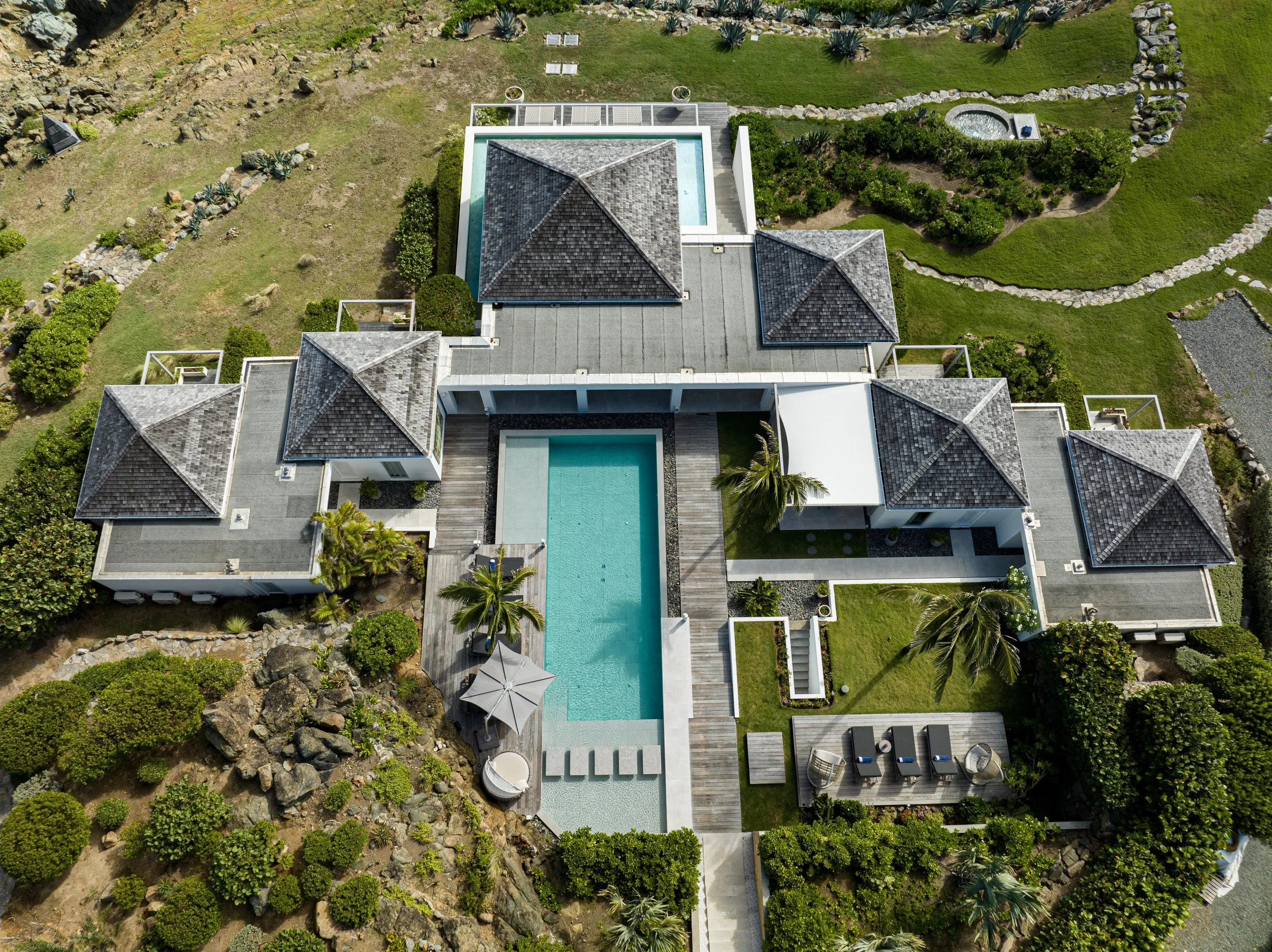 Exceptional Architectural Estate with Private Pool and  Panoramic Ocean VIews — photograph 3