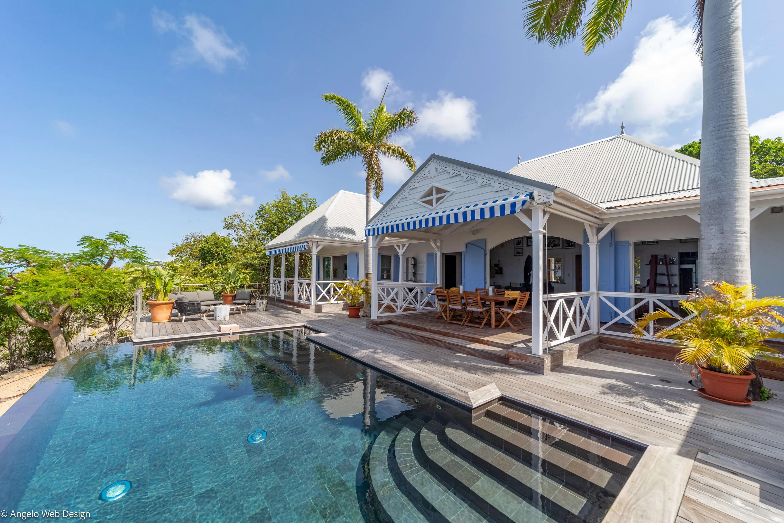 Plush and Inviting Villa with Infinity Pool and Breathtaking Ocean Views and Gorgeous Sunset — photograph 7