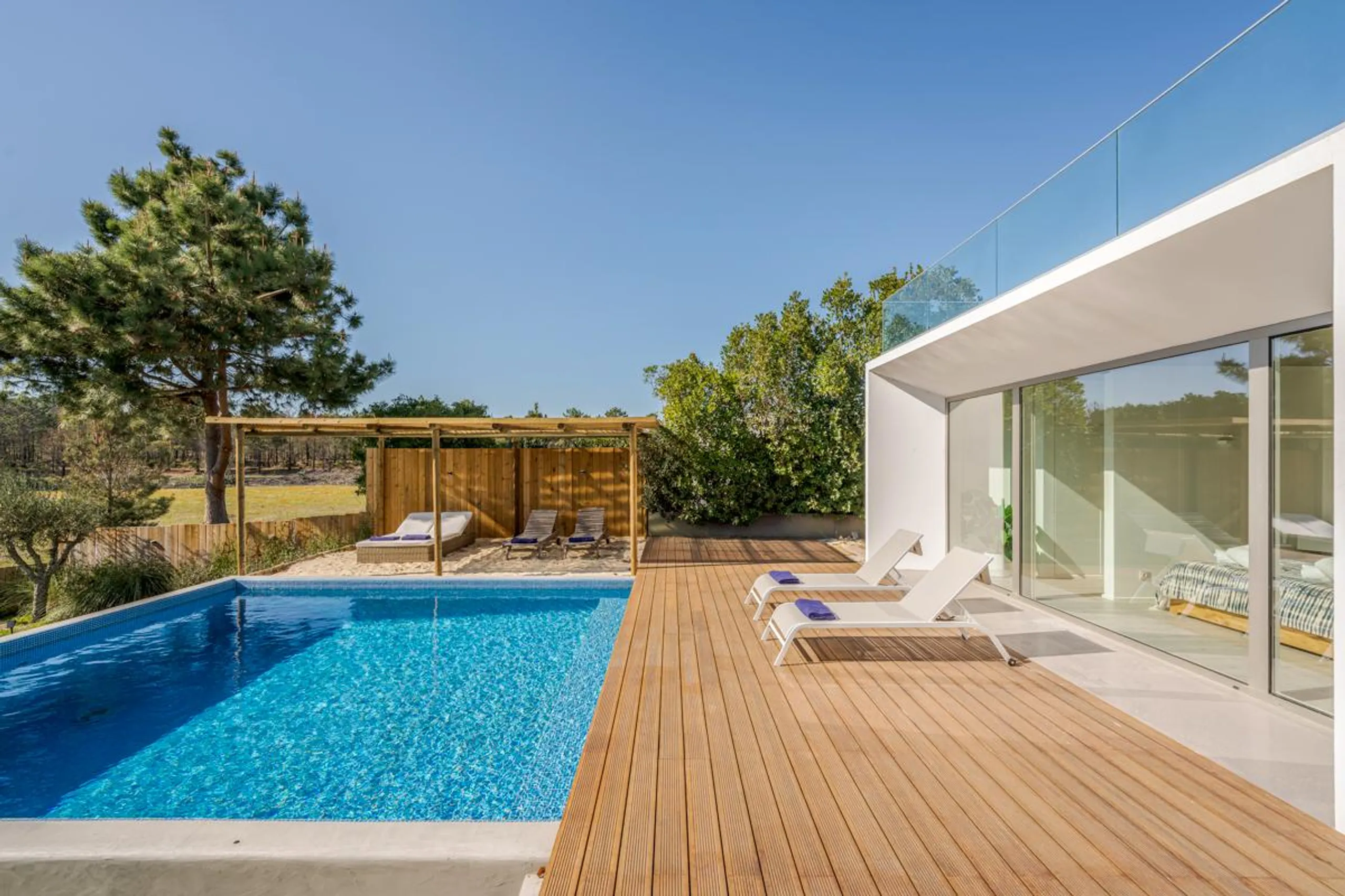 Captivating Modern Villa with Swimming Pool and Awe-Inspiring Views — photograph 4