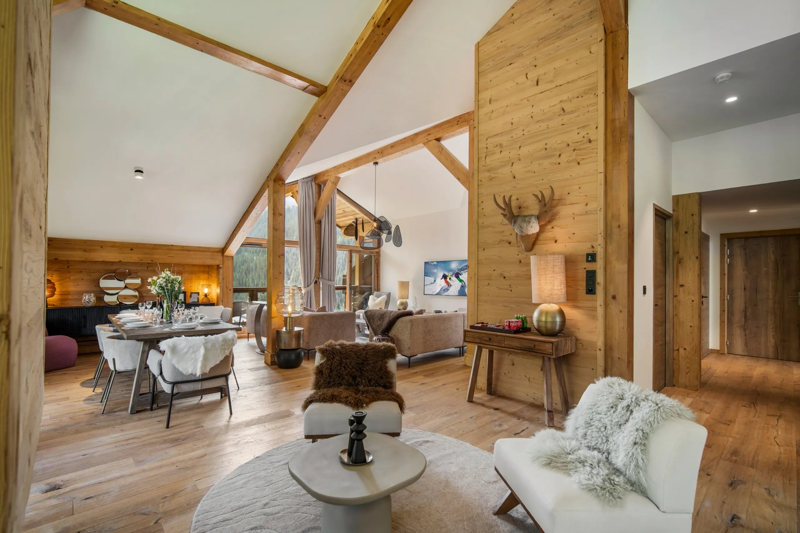 Refined Courchevel 4Bedroom Villa with Mountain Views — photograph 8