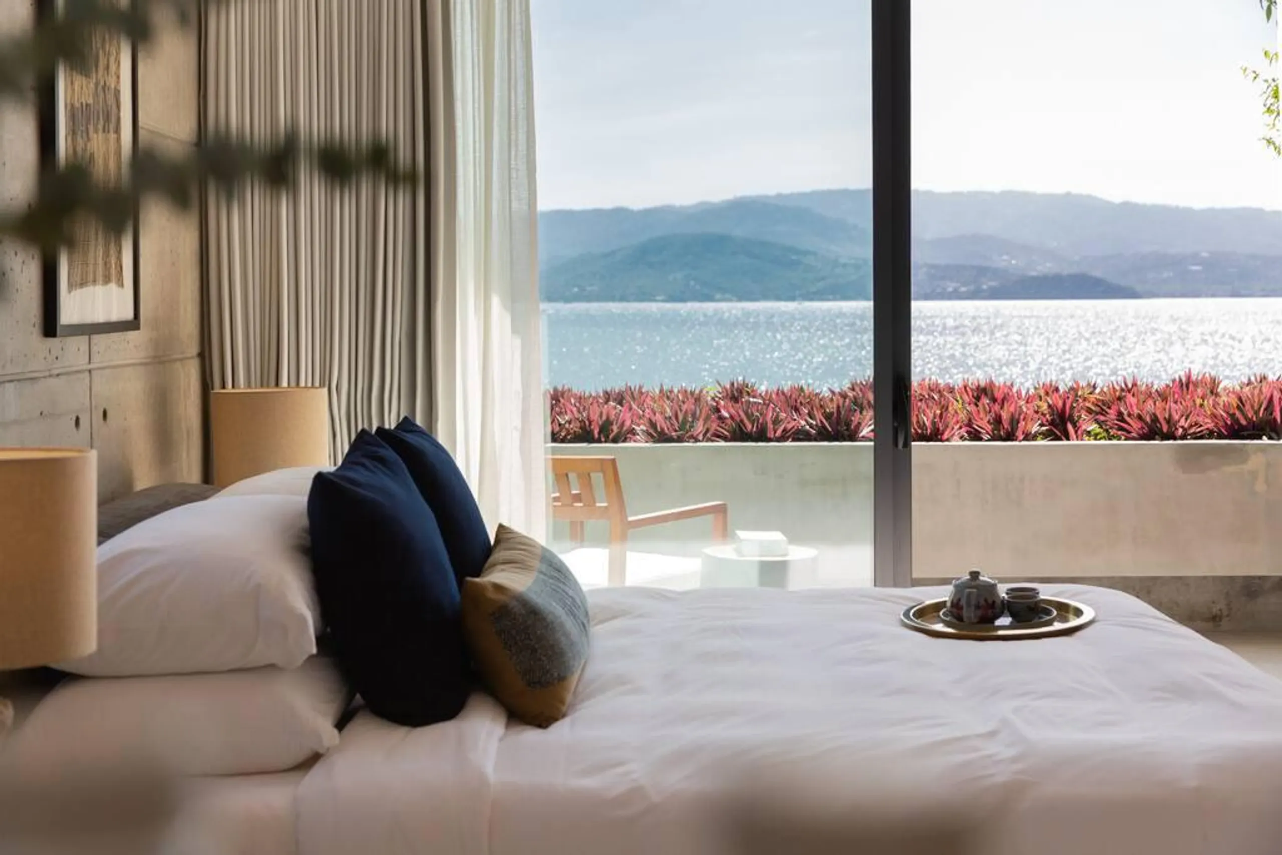 Serene Bo Put Retreat with Infinity Pool — photograph 6