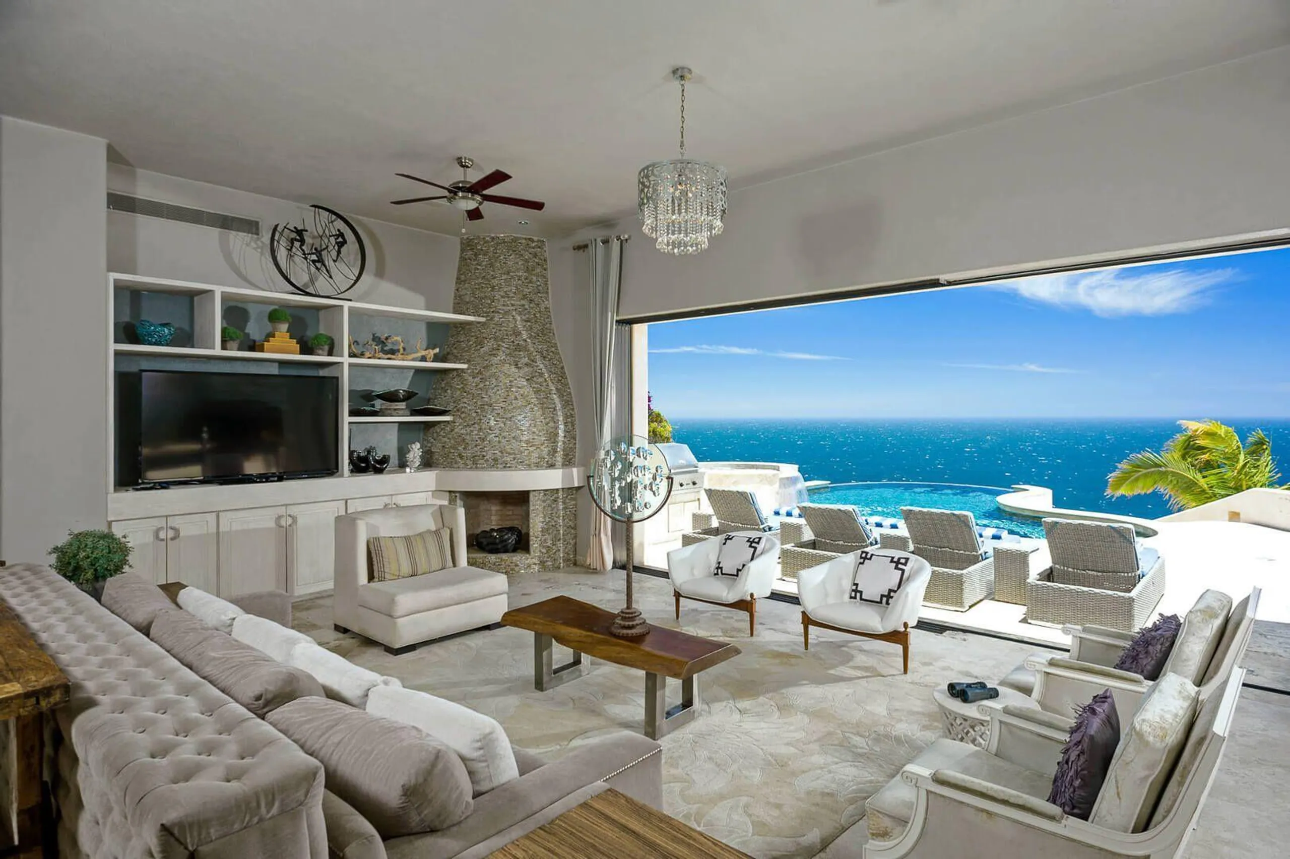 Grand Pedregal Estate with Infinity Pool, Hot Tub and Ocean Views — photograph 3