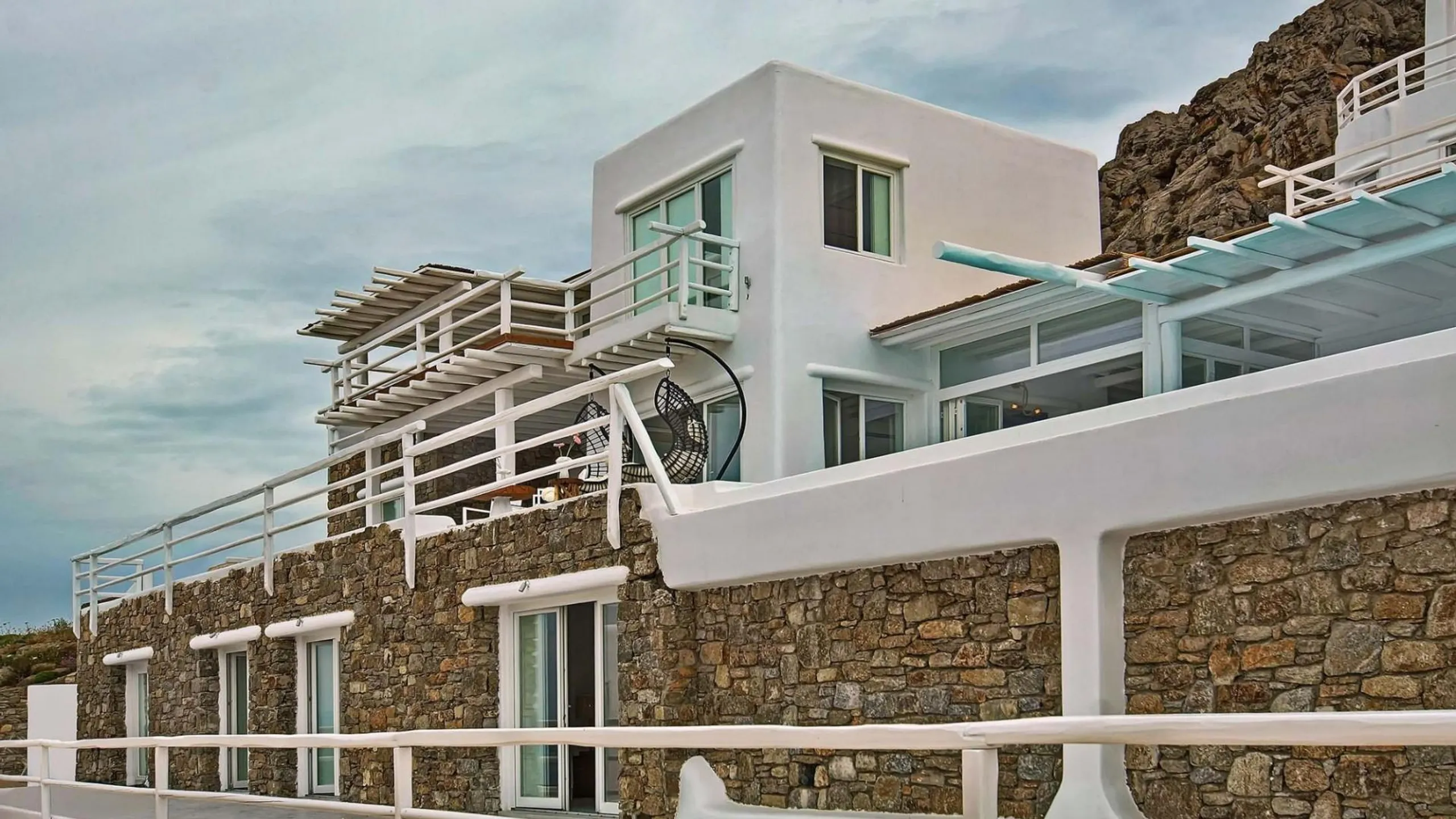 Rocky Hill's  Luxurious Escape with Majestic Pool with Overlooking Views — photograph 4