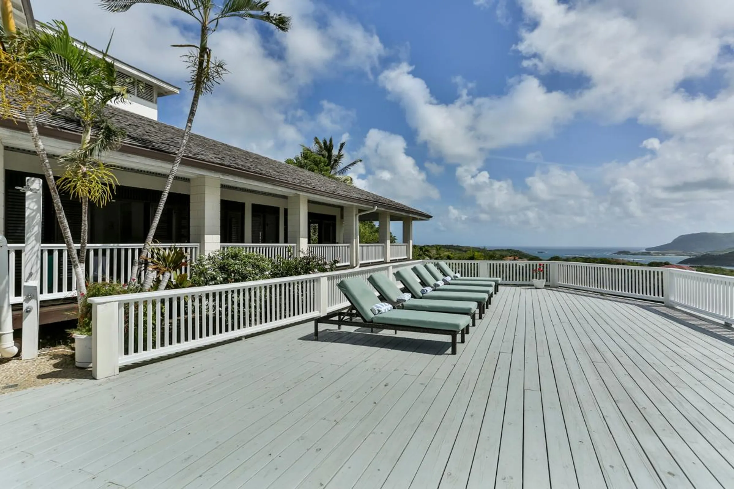 Ornate 7BR Villa with Pool and Views of the Atlantic and Caribbean Seas — photograph 4