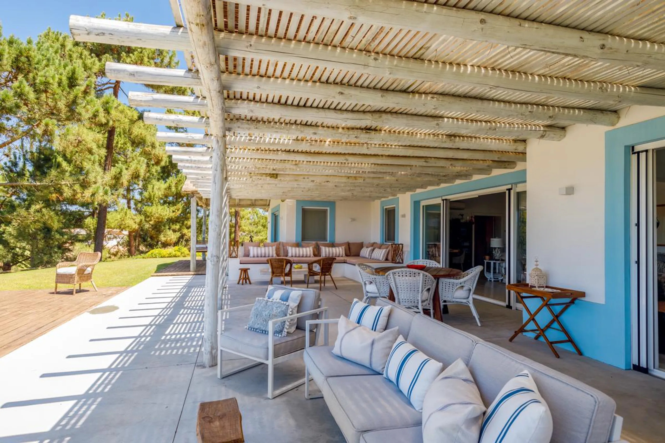 Enchanting 5BR Villa with Private Pool and Expansive Garden — photograph 10
