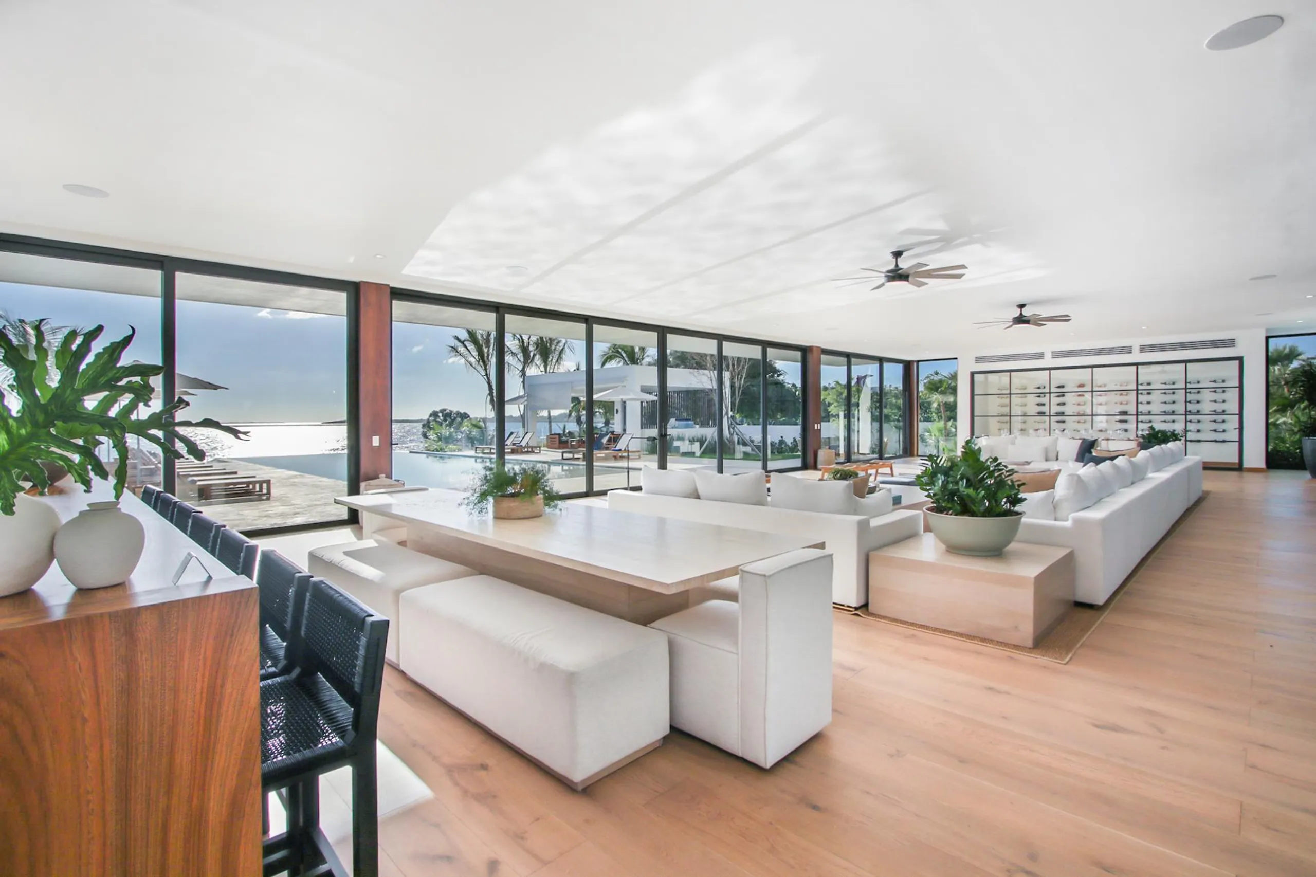 Sumptuous 12BR Sanctuary with Private Pool and Stunning Views — photograph 8