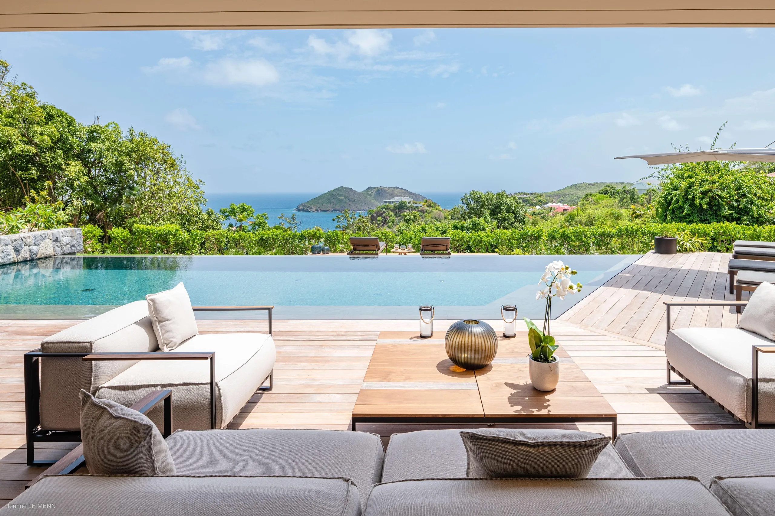 Exquisite Oceanfront Luxury Villa with Private Pool and Stunning Views — photograph 4