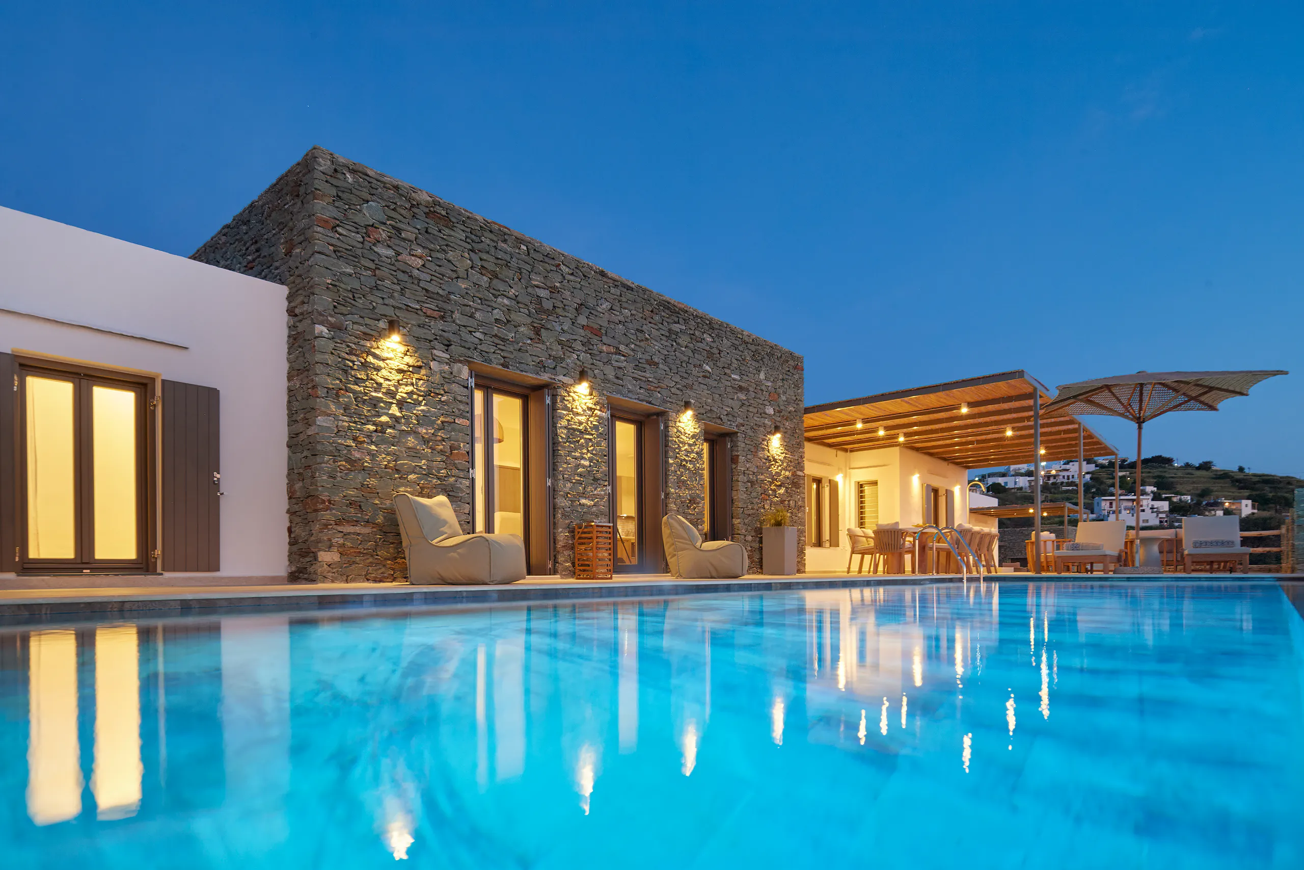 Luxurious Sifnos Getaway with Infinity Pools and Overlooking Vistas — photograph 6