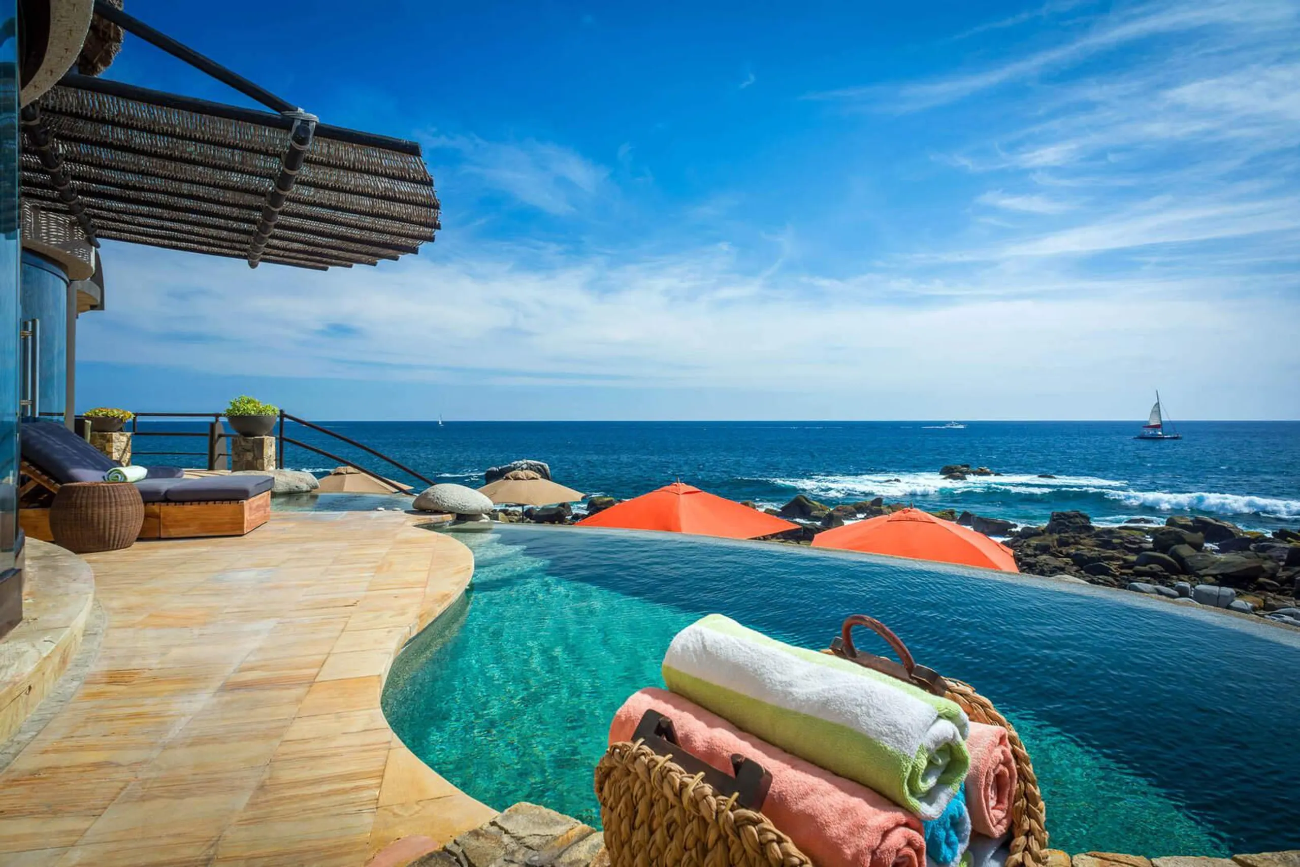 Impeccably Designed Villa Haven with Heated Infinity Pool and Private Beach Access — photograph 12