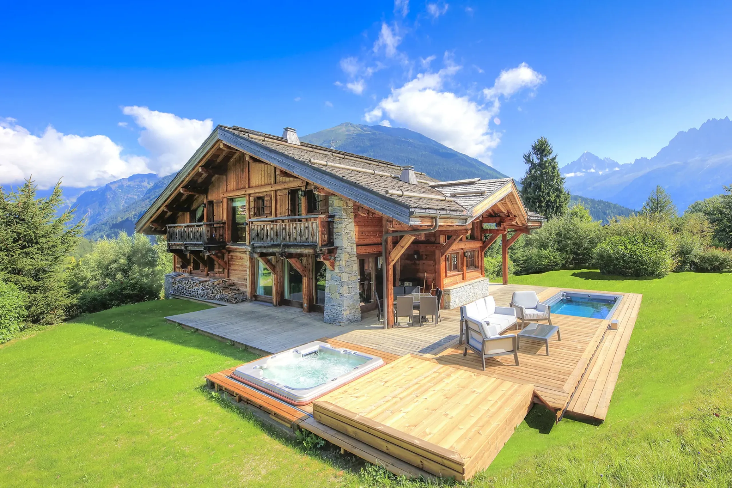 Ultimate Ski Chalet with Open-Plan Living, Sauna & Mountain Views, Les houches