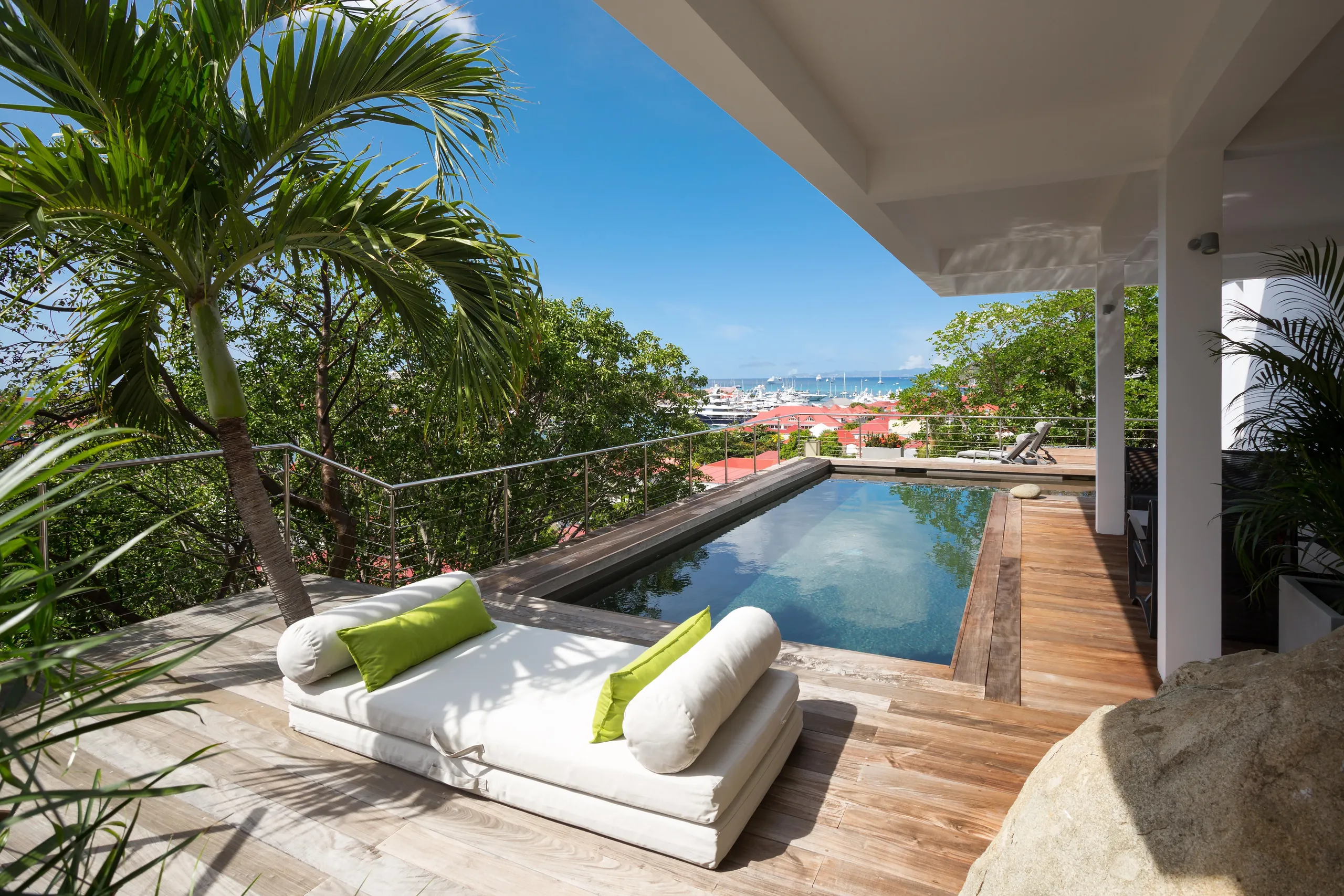 Distinguished Luxury Estate w/ Private Pool and Panoramic Ocean Views. — photograph 2