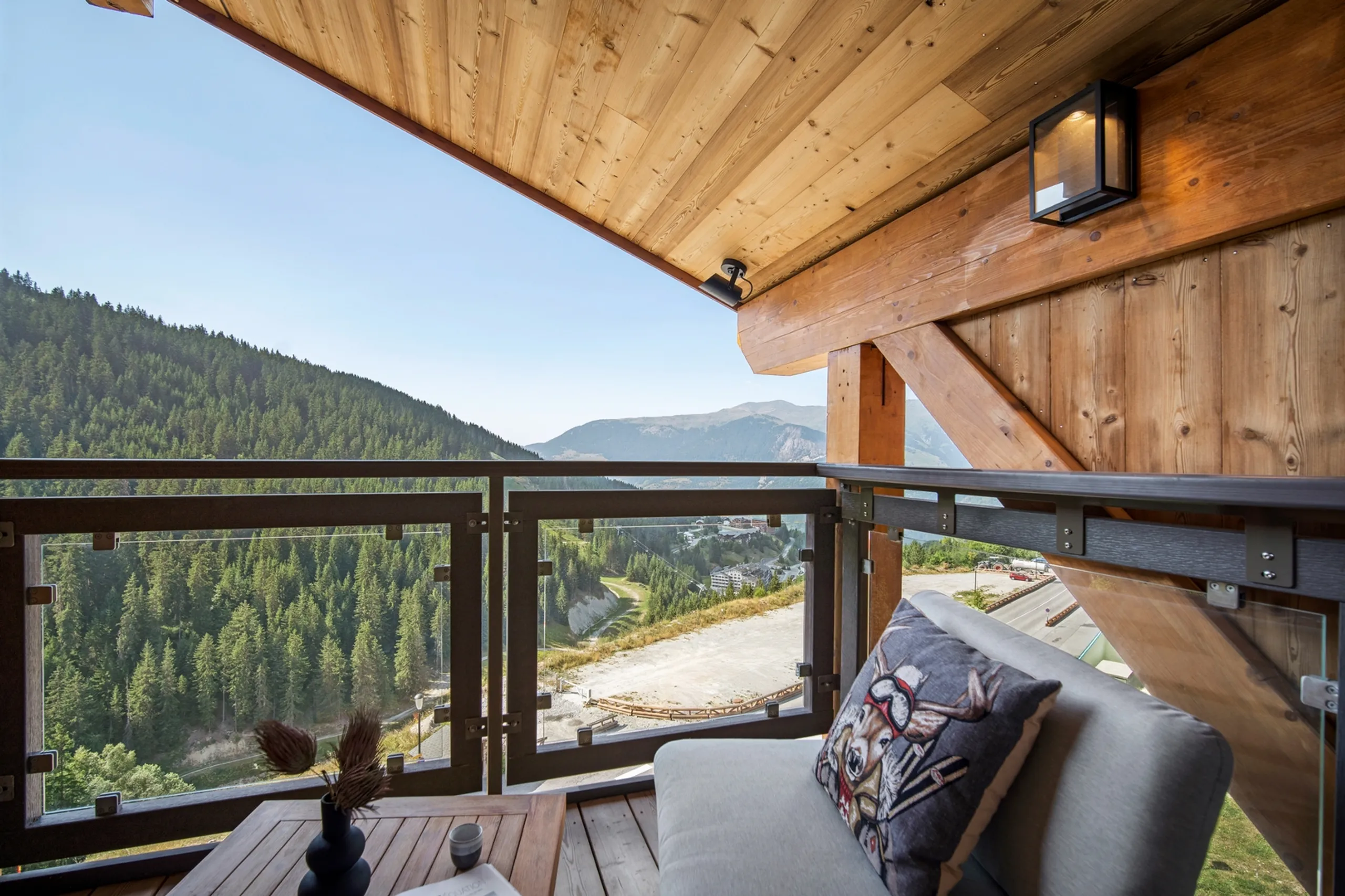Relaxing 4 Bedroom Villa in Courchevel with Sauna and Mountain Views — photograph 10
