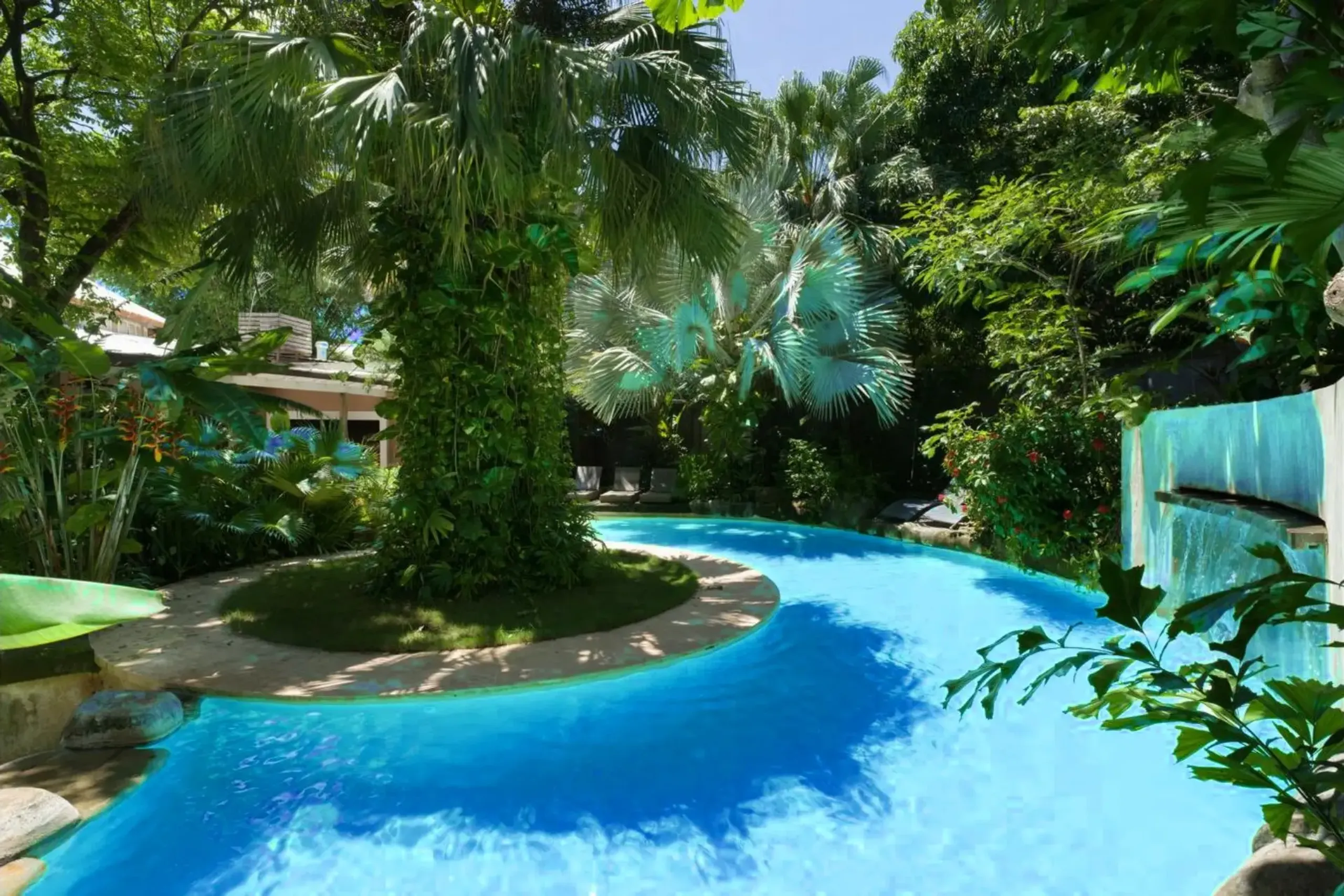 Bold Designer Villa in Tamarindo with Private Pool and Gardens — photograph 6