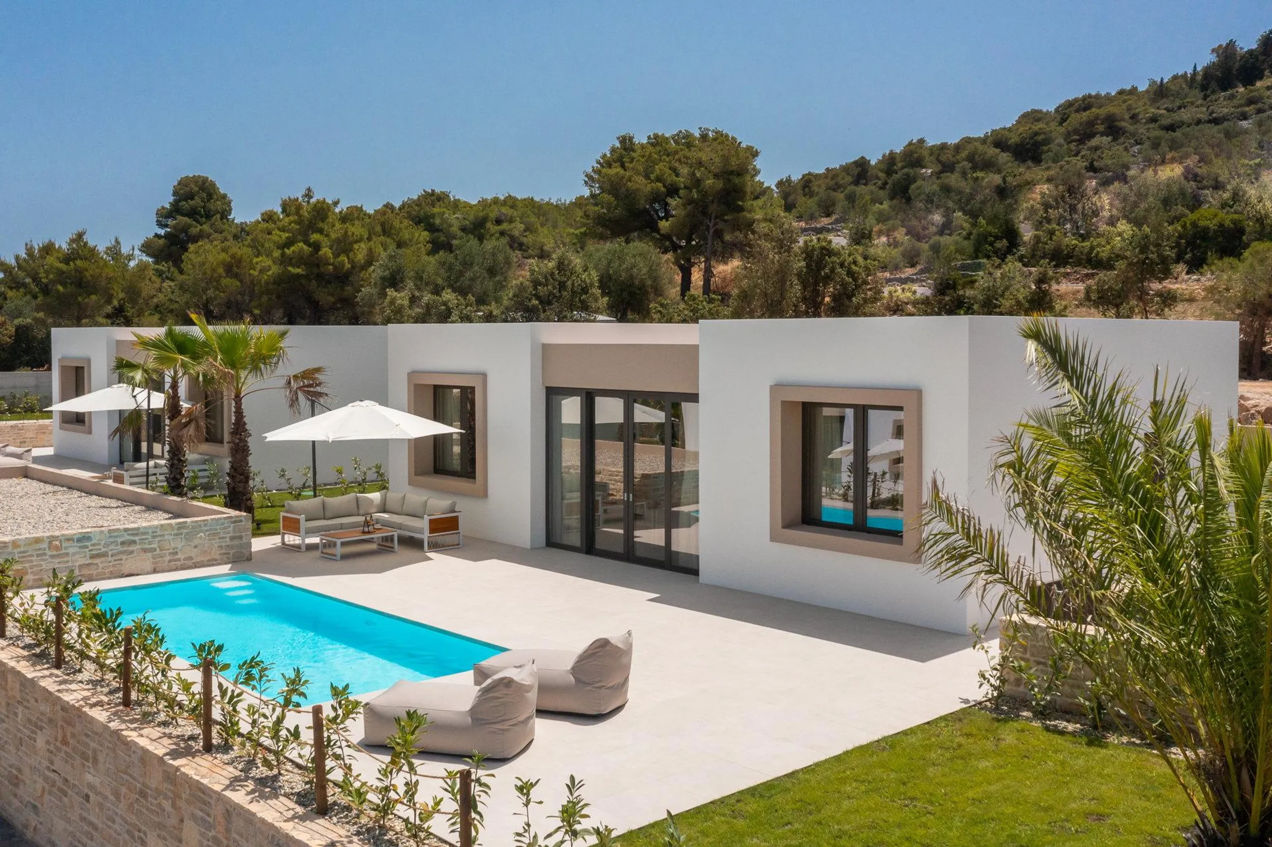 Phenomenal Beachfront Villa in Pasman with Private Pool — photograph 8