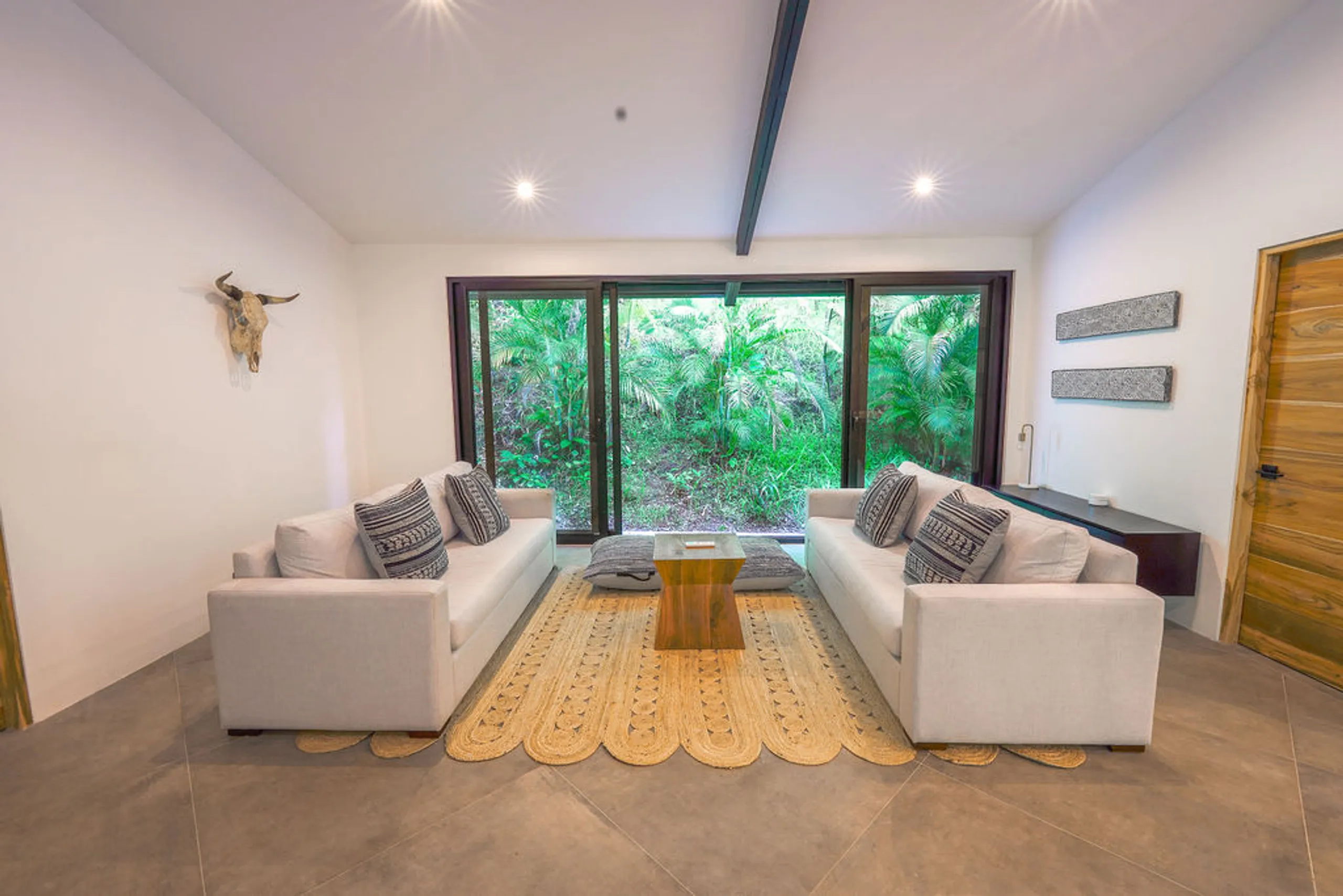 Tropical Oasis | 4BR Casita with Pool, Balinese Decor & Lush Gardens — photograph 6