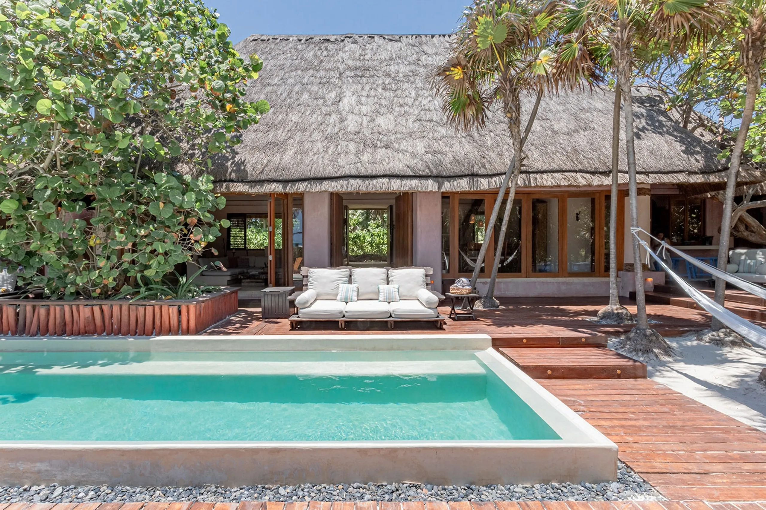 Eco-Luxury Beachfront Villa with Private Pool, Full Staff & Lagoon Views — photograph 3