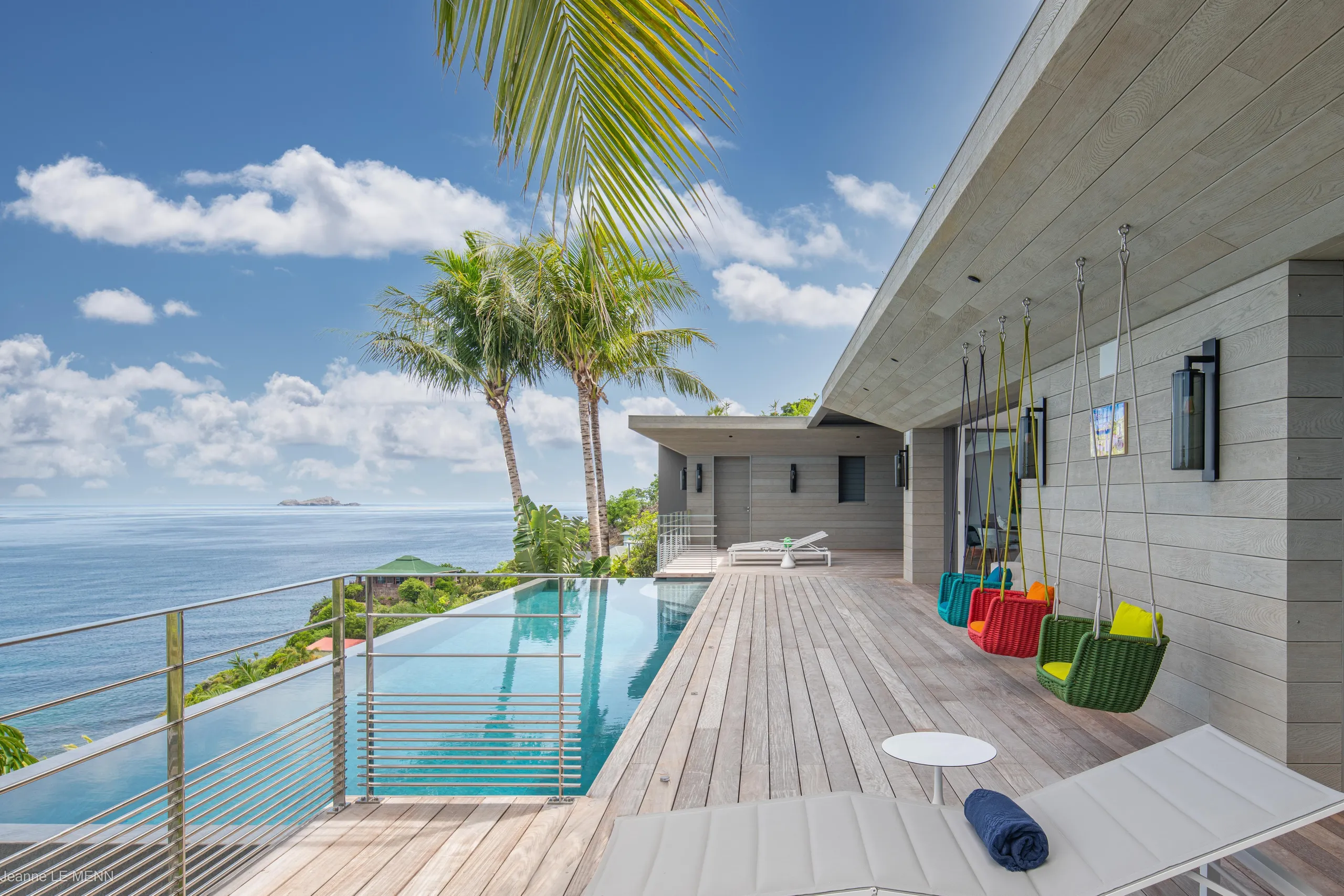 Rejuvenating Paradise Estate with Infinity Pool and Sweeping Ocean Views — photograph 4