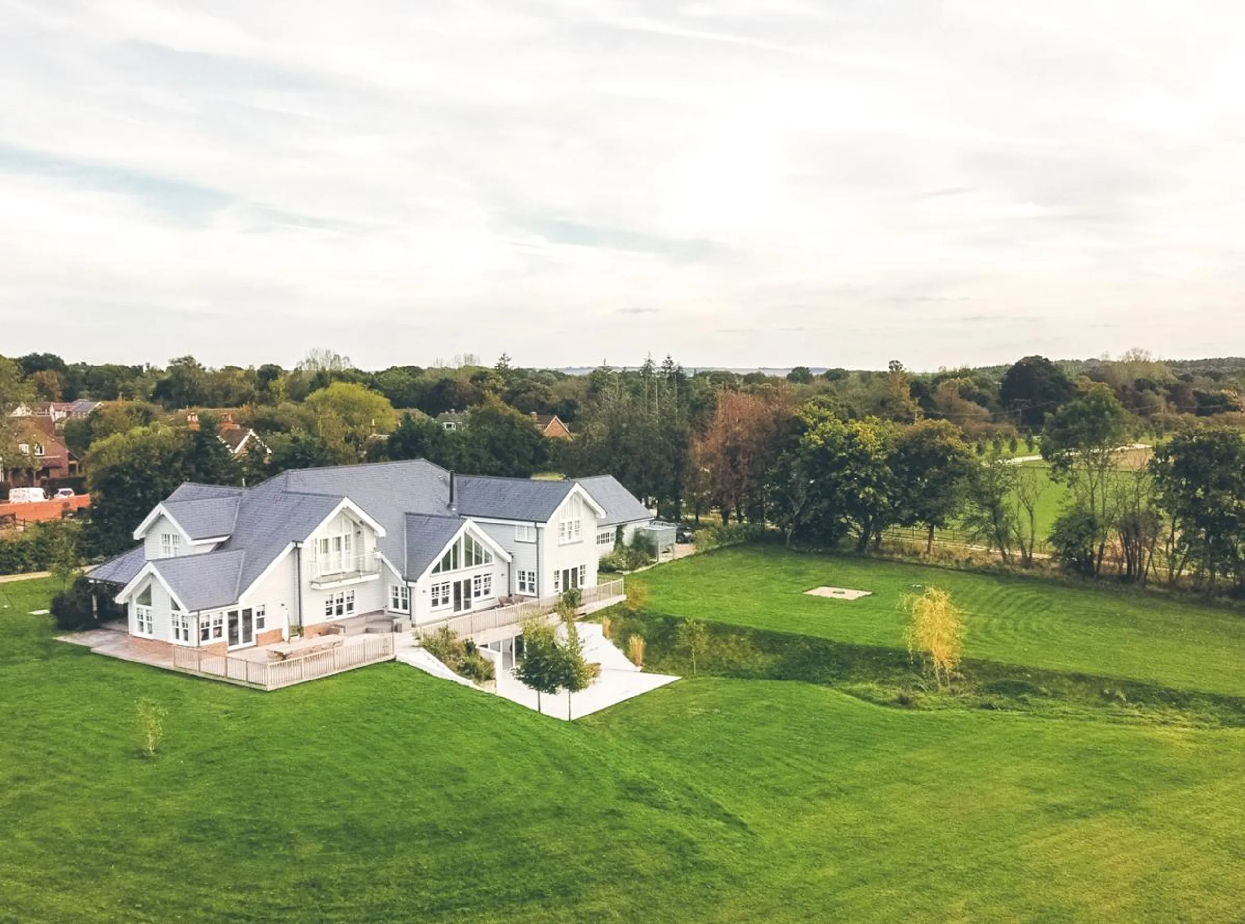 Luxurious Newly-Built Villa with Indoor Pool and Countryside Views — photograph 2