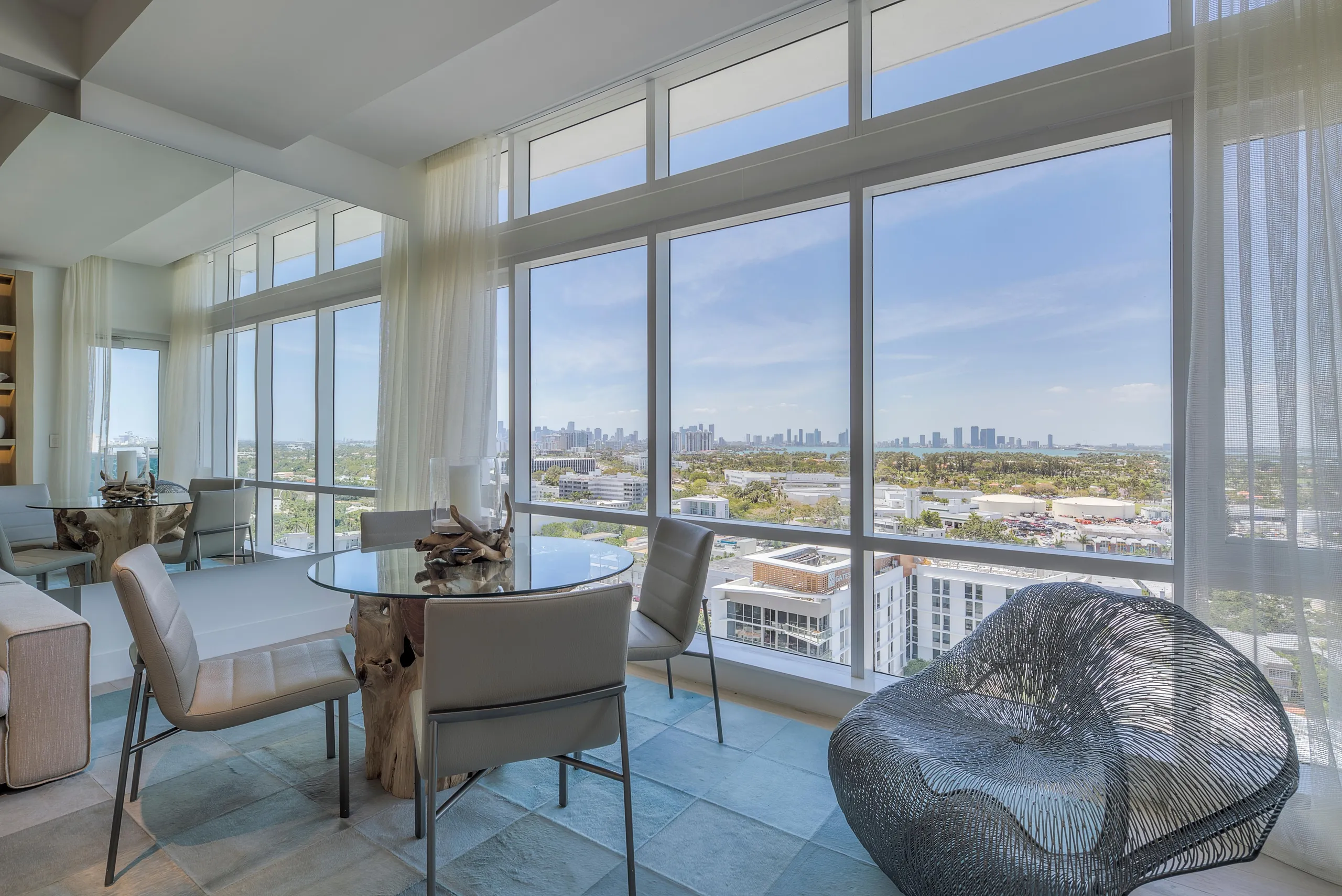 Miami Elegance Heights Penthouse with City Views — photograph 10