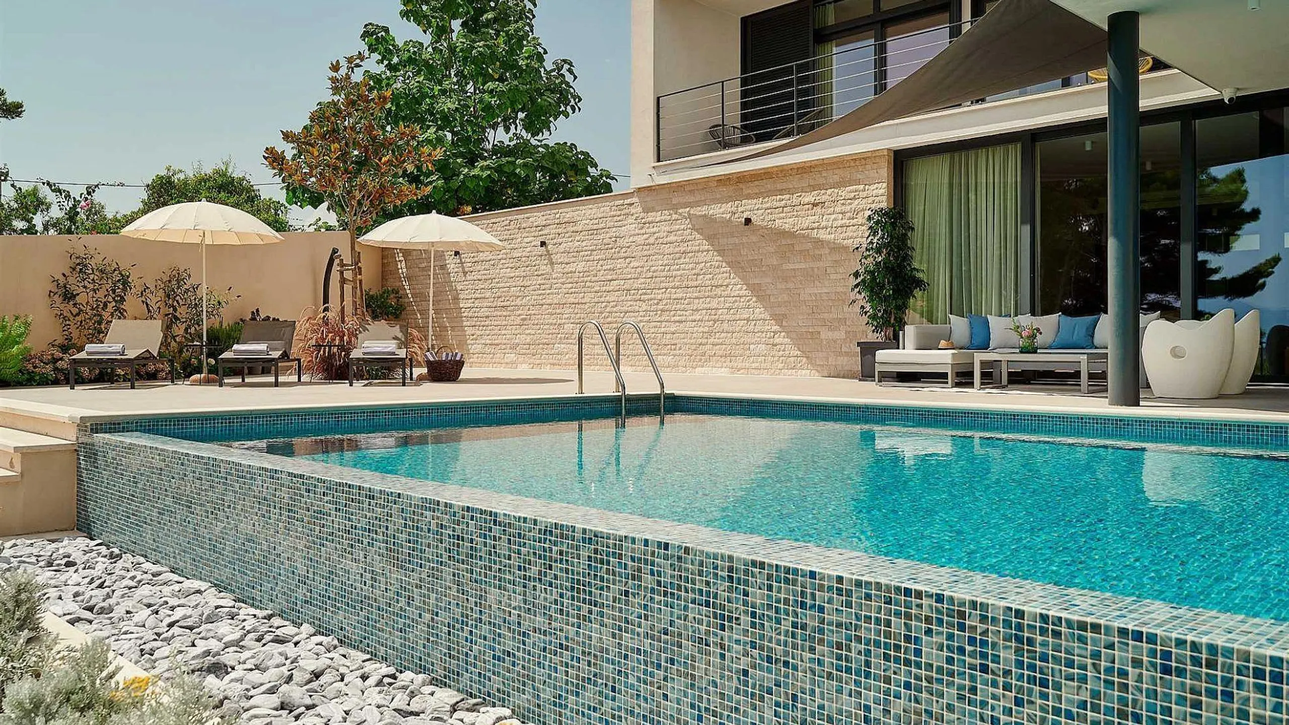 Lavish Villa with Heated Pool and Ocean Views — photograph 7