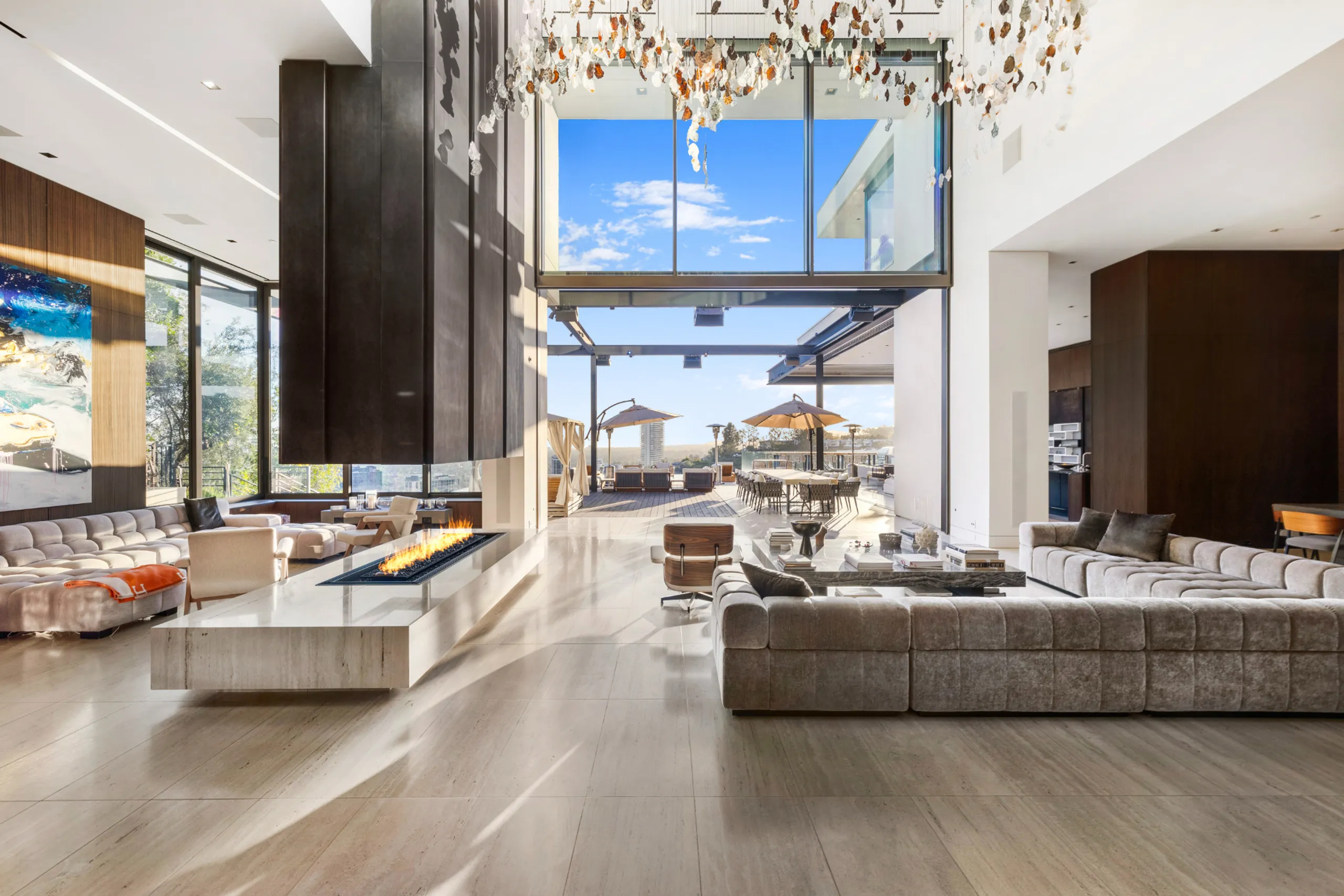 High End Four Bedroom Villa with Private Infinity Pool and Awe-Inspiring Views — photograph 12