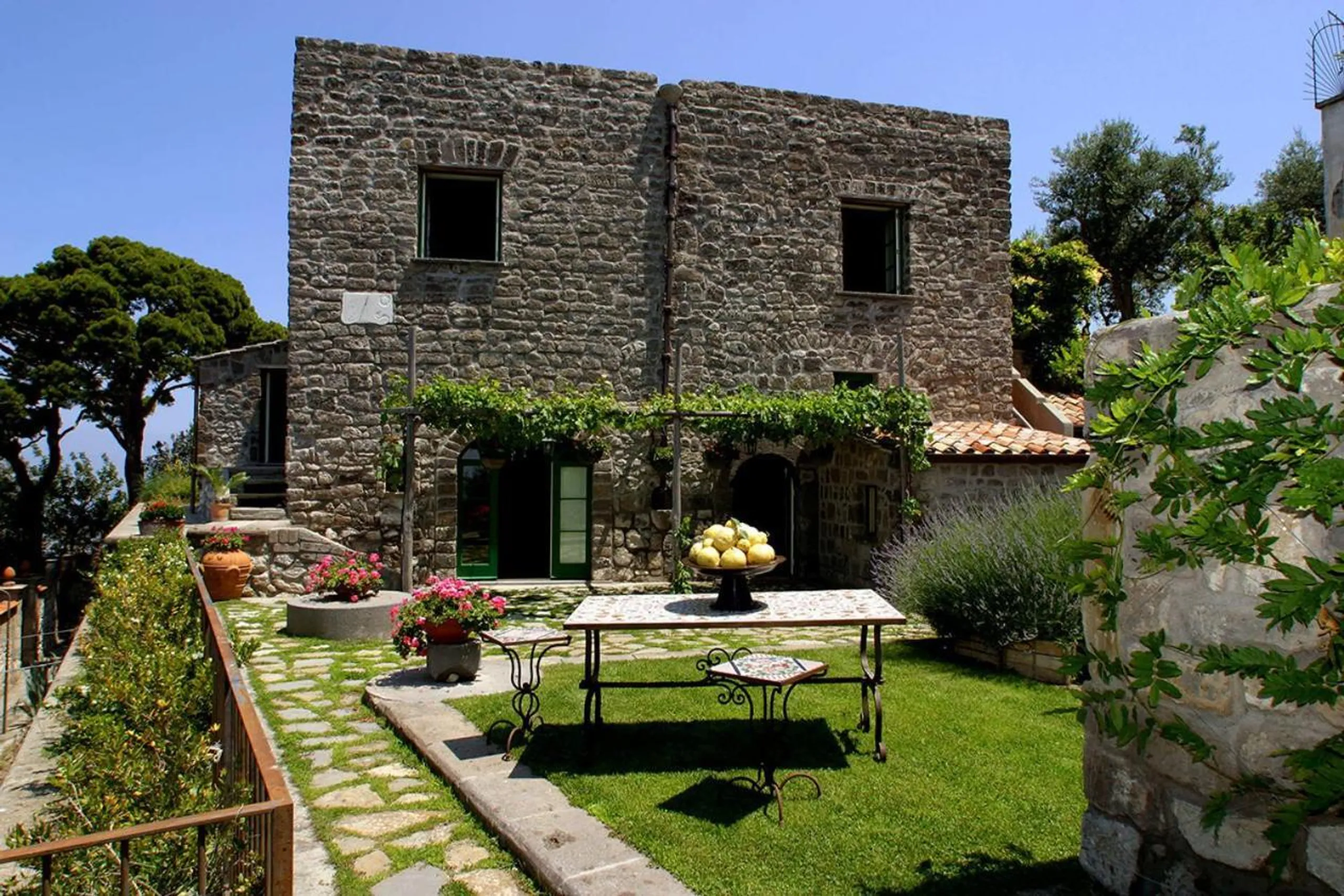 Glorious Ancient Villa with Private Pool and Lovely Sea Views — photograph 3