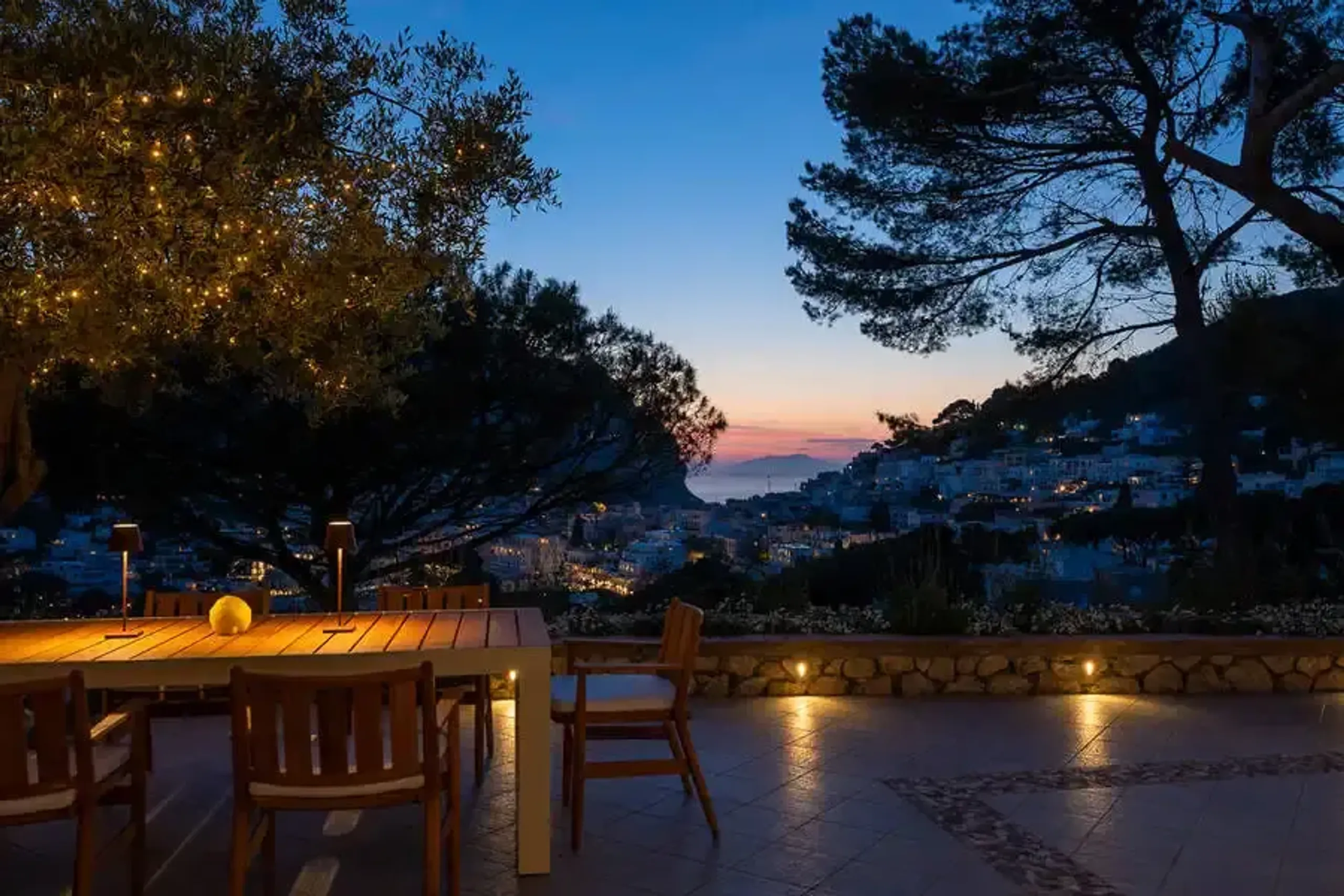 Upscale Contemporary Villa in Capri with Gulf of Naples Views — photograph 5