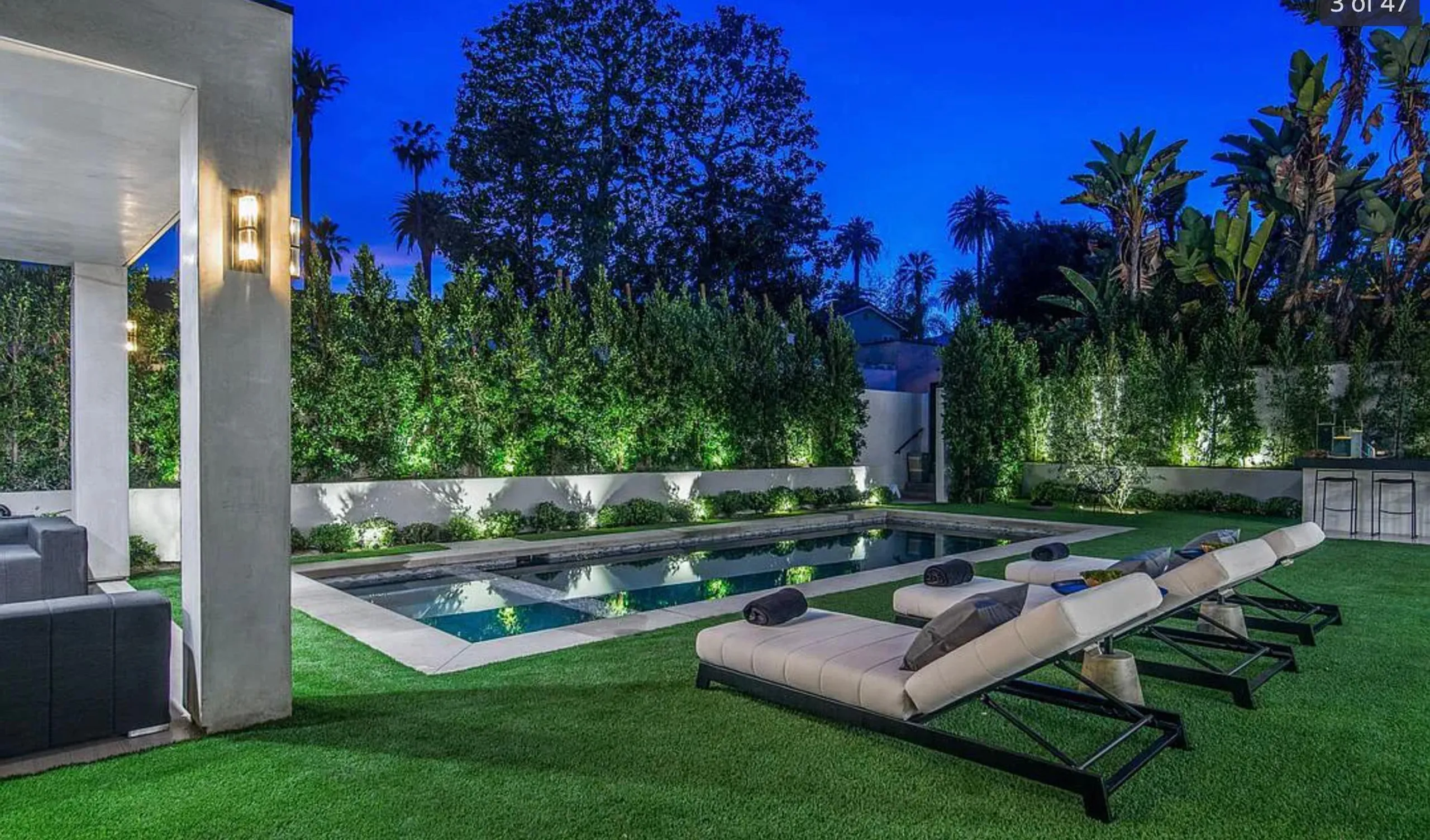 Exclusive Beverly Hills Architectural Estate with Private Pool and Impeccable Amenities — photograph 3