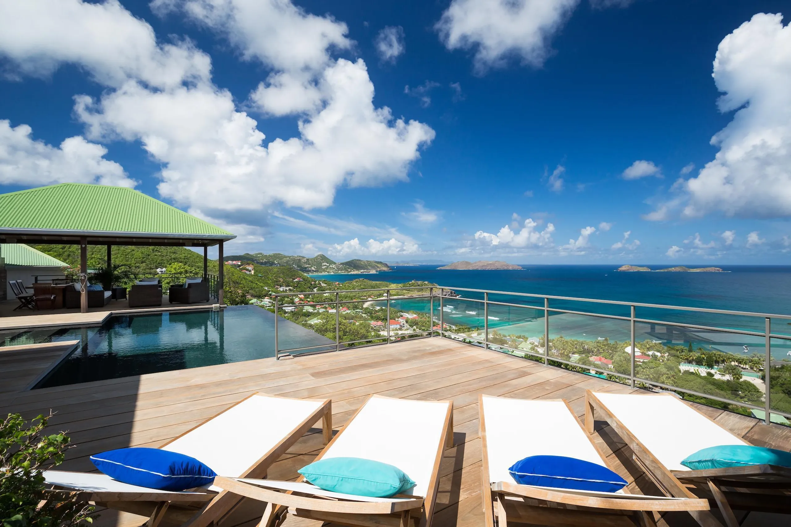 Luxe Haven in Caribbean Paradise with Private Pool and Panoramic Ocean Views — photograph 3