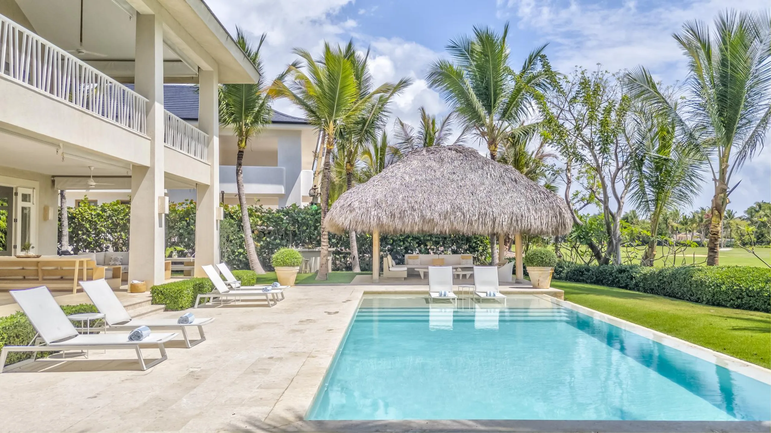 Gleaming Caribbean Villa with Private Pool, Water Mirror Entry and Spacious Interiors — photograph 3
