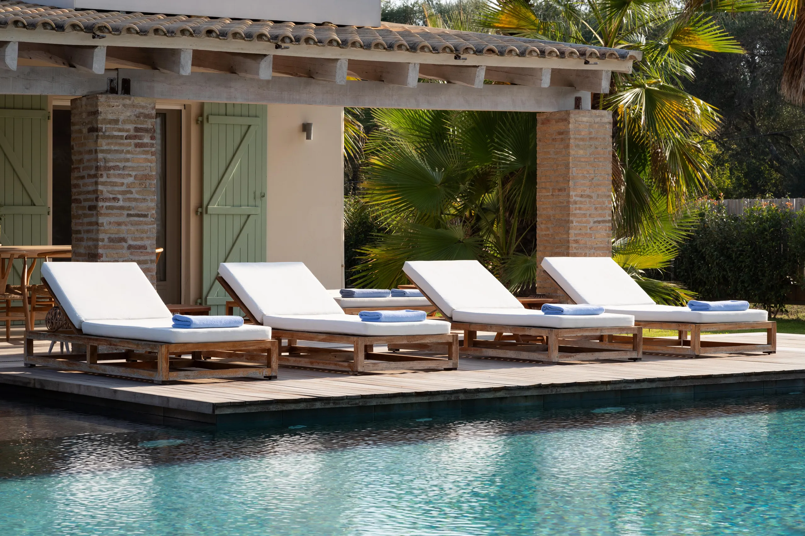 Luxurious Retreat with Majestic Mountain Views and Elegant Pool VILLAWAY® — photograph 5