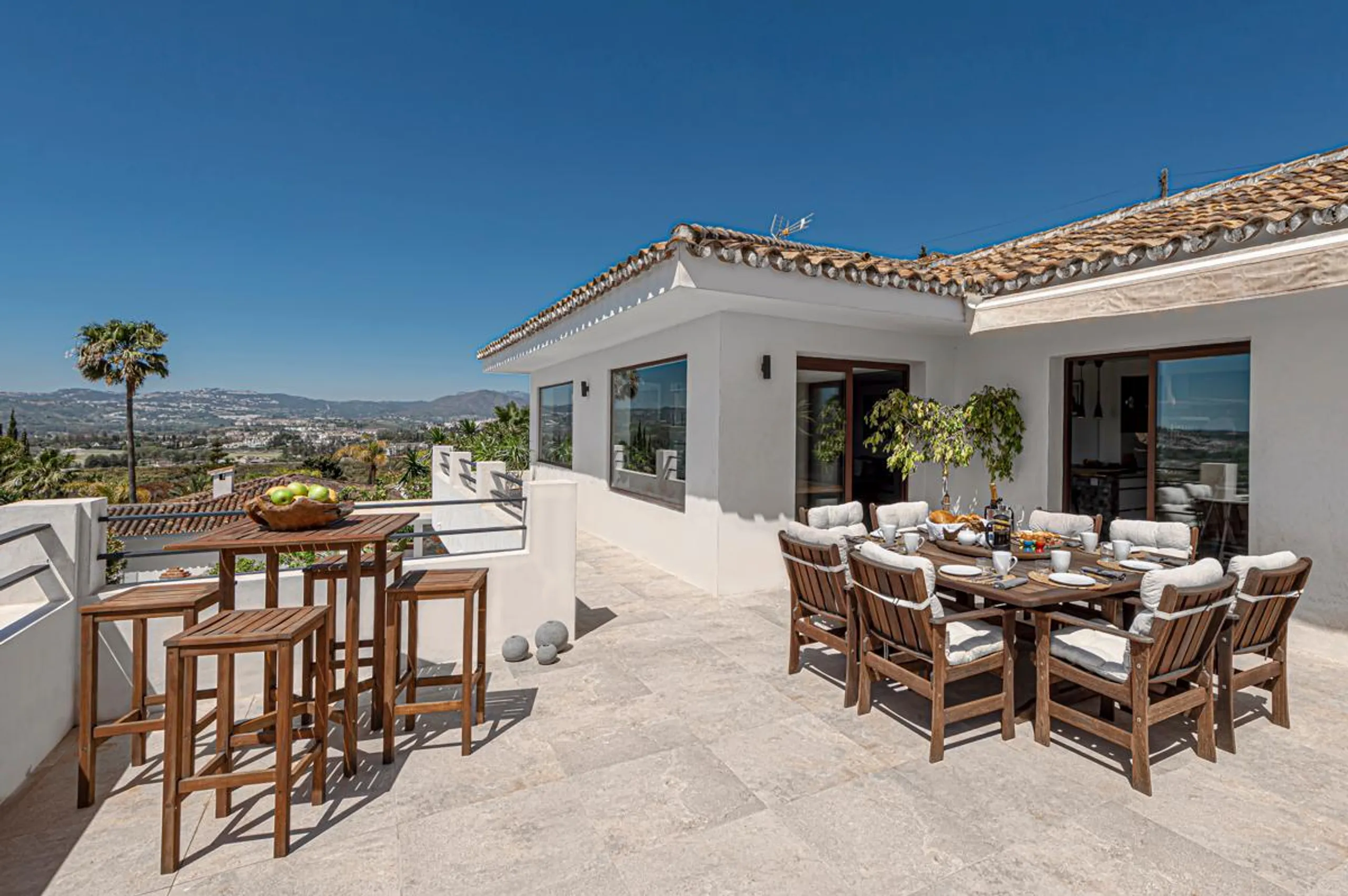 Deluxe Contemporary Villa with Pool and Mijas Hills Views — photograph 5