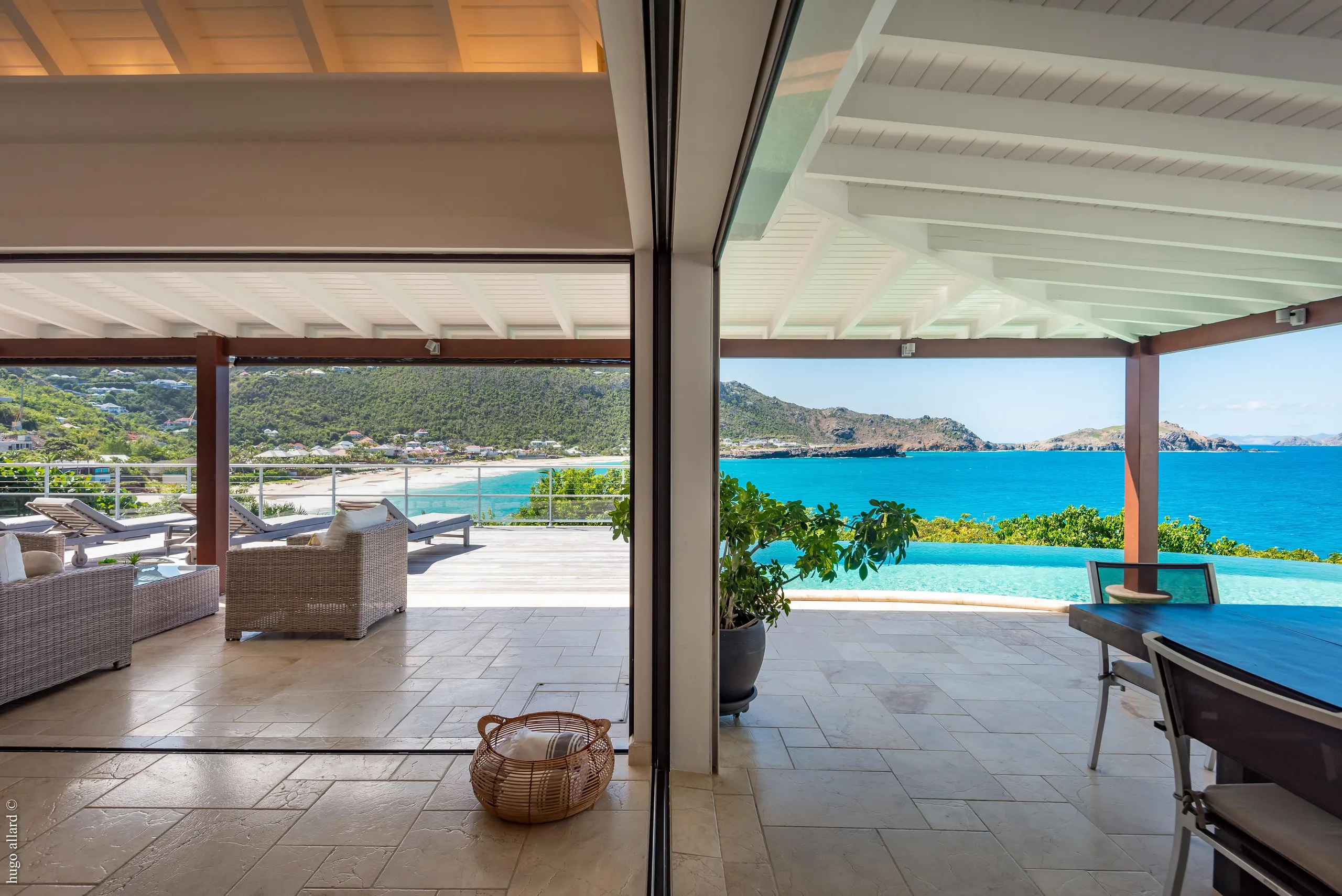 Majestic Seaview Villa with Pool and Indoor-Outdoor Living — photograph 4