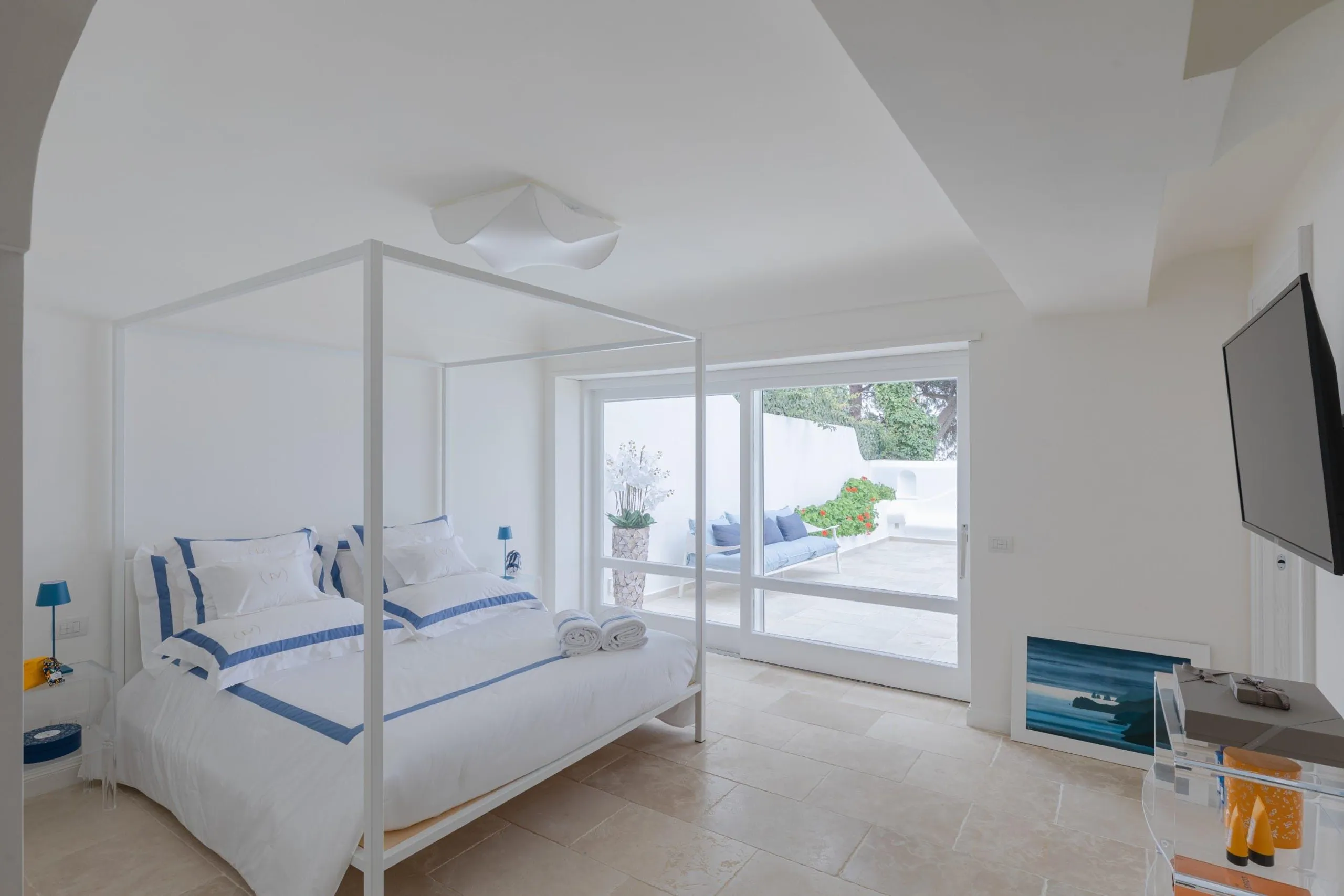 Stylish Seaview Villa with Private Pool and Garden Grounds — photograph 11