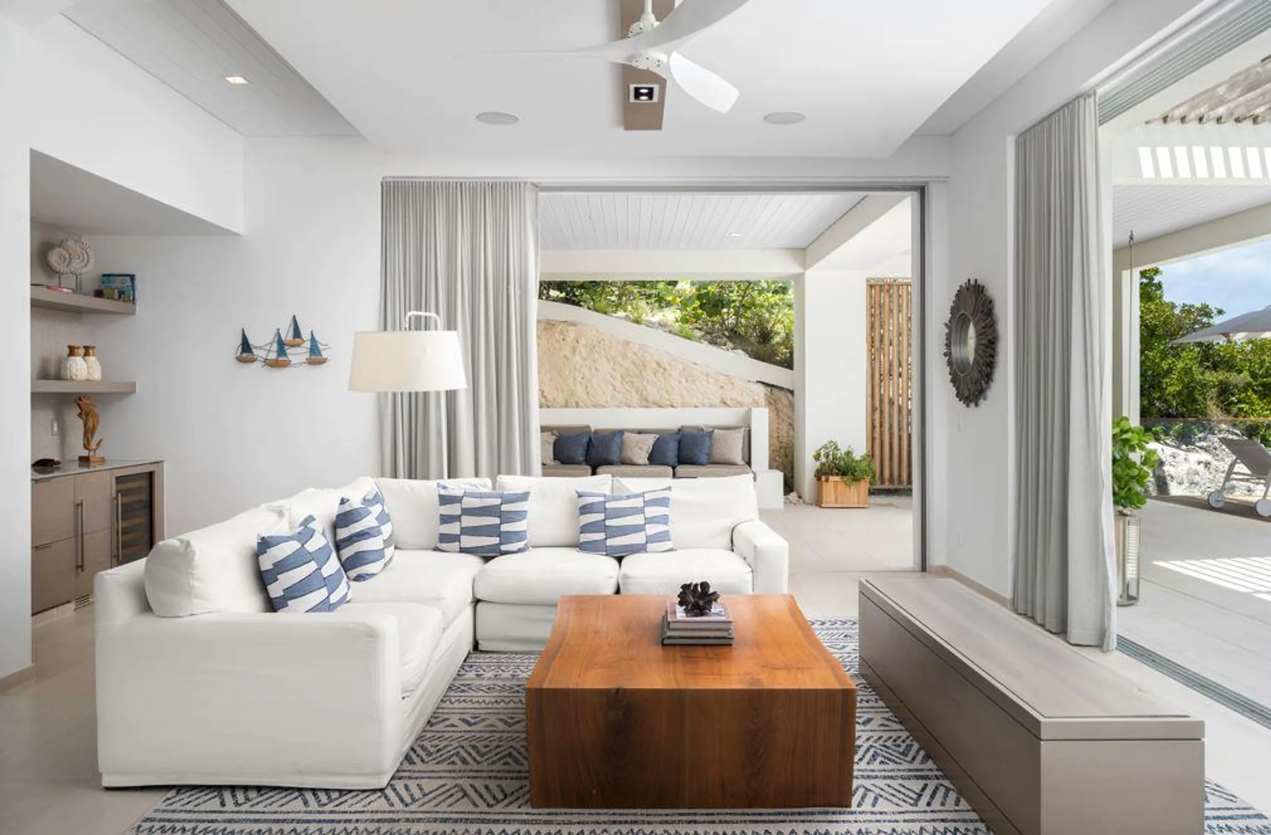 Unmatched Luxury: Providenciales Flagship Beachfront Villa with Private Beach — photograph 10