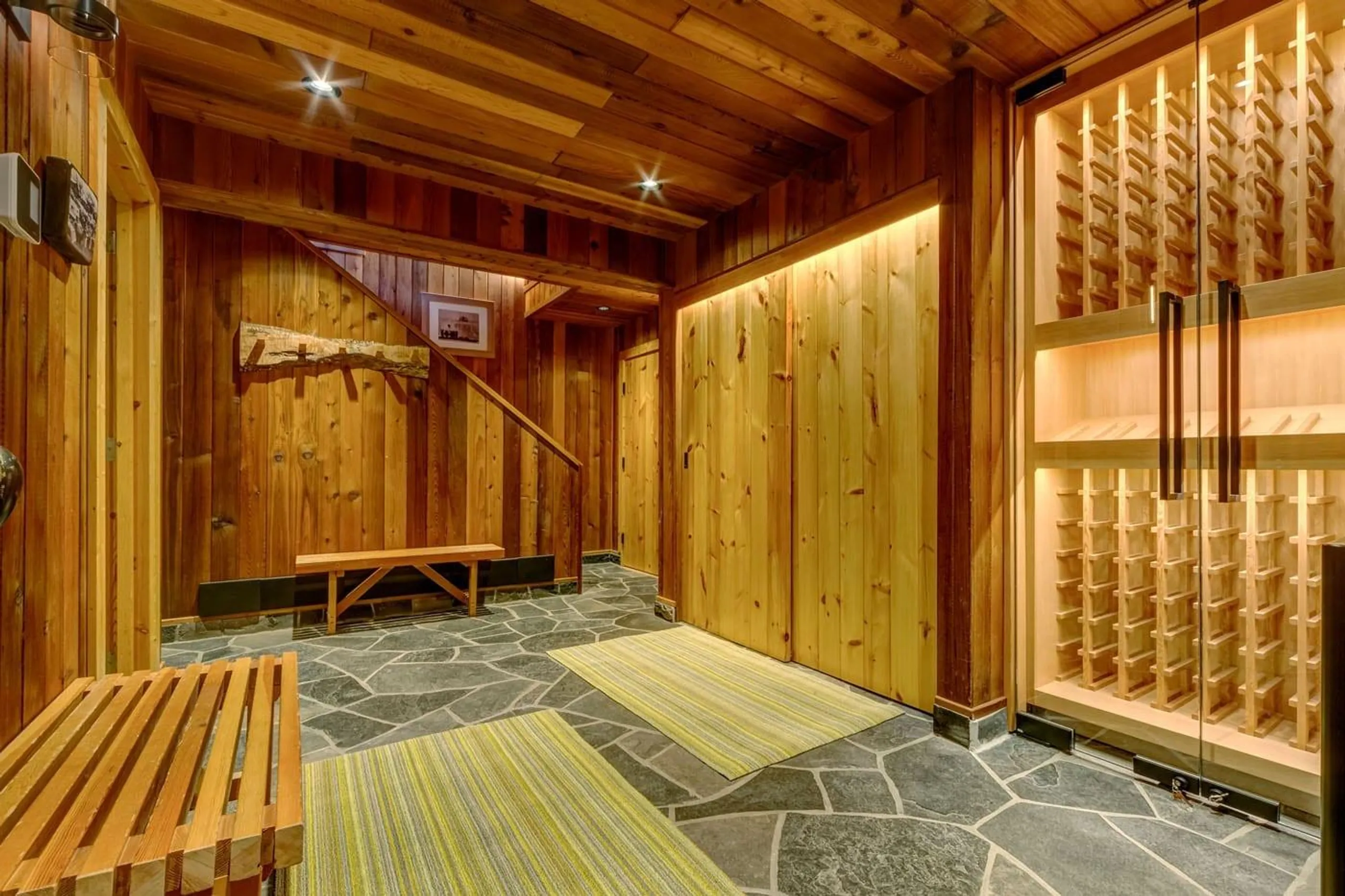 Splendid Haven with Panoramic Mountain Views and Luxurious Amenities — photograph 9
